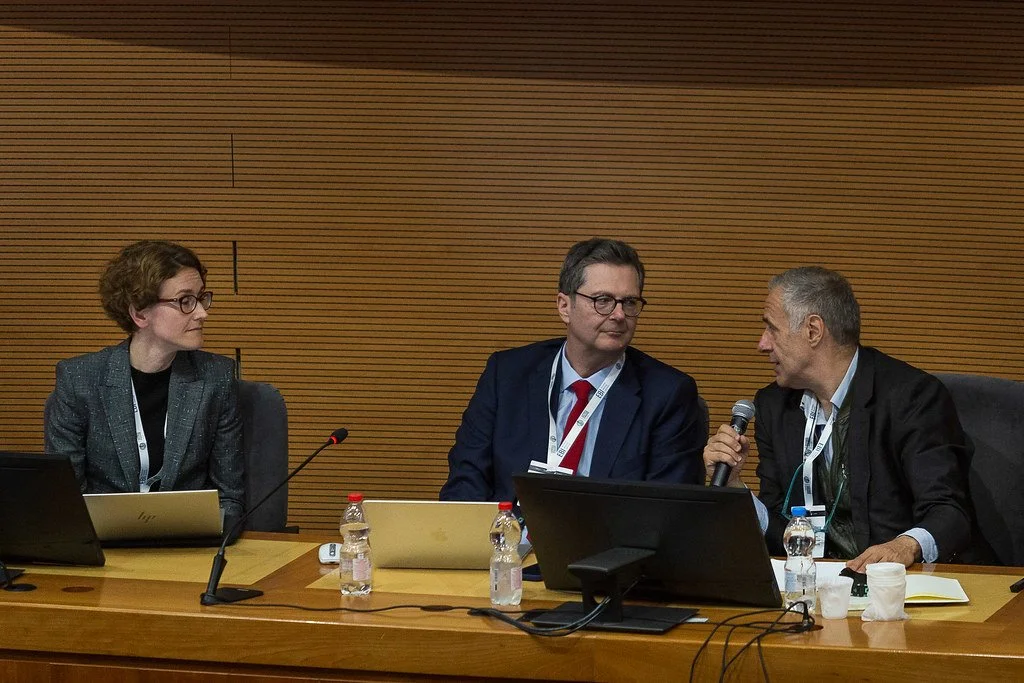 Seraina Grünewald (University of St. Gallen & EBI) in discussion with Christos Gortsos and Filippo Zatti during Panel 1. Sala Convegni, Social Sciences Campus, 9 May 2025. Photo: Serena Gallorini / Fotoproject.