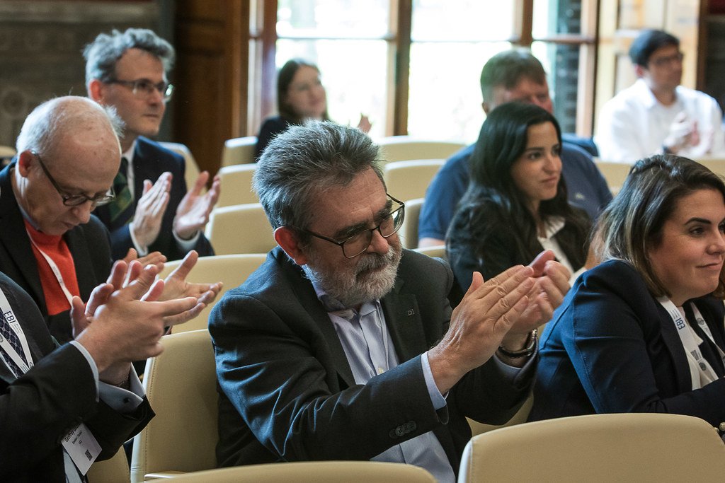 The audience applauds at the end of the closing roundtable. Sala Rossa, Villa Ruspoli, 10 May 2025. Photo: Andrea Pecchioli / Fotoproject.