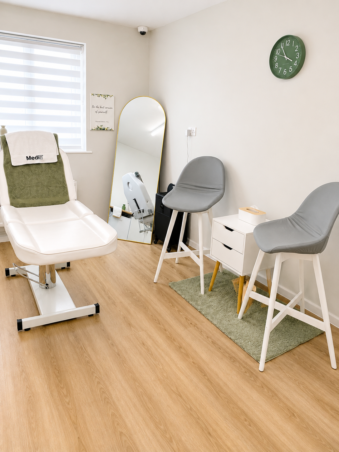 beautiful clinic room with bed located in Weymouth