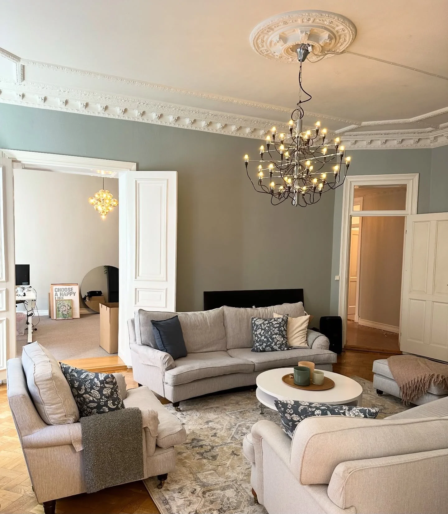 Nytt Holly Home - ny adress 🏡 

I l&ouml;rdags gick flytten till v&aring;rt nya Holly Home, och numera hittar ni oss p&aring; Kristinelundsgatan 4. &Auml;n &auml;r vi inte riktigt klara, men nu b&ouml;rjar det likna n&aring;got!

&Auml;r du backendu