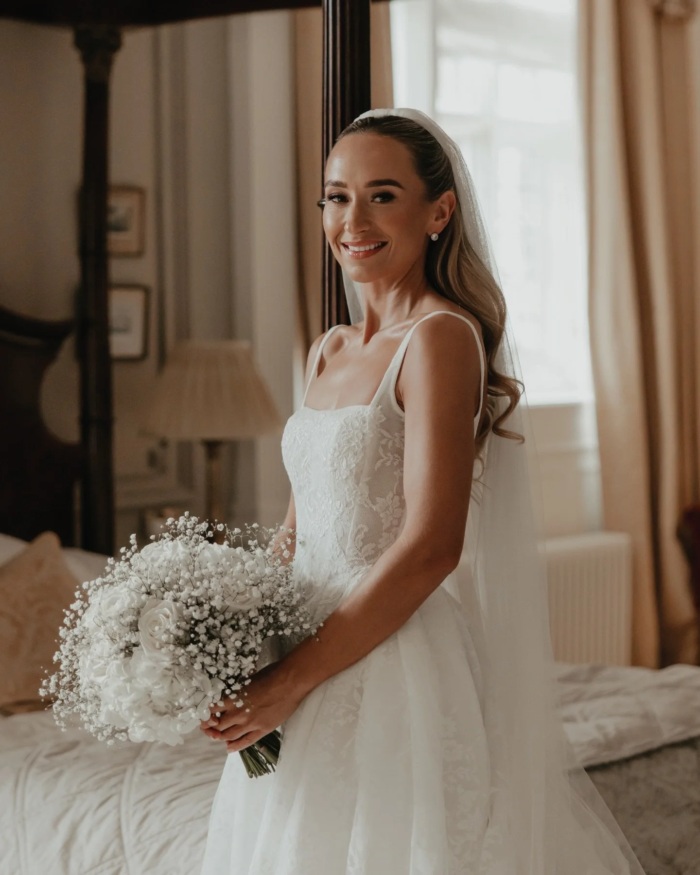 Alice 🤍 Rushton Hall, Kettering 

Makeup @blendmakeuplondon 
Hair @carlywilliamshair 
Photographer @chelseymphotography 
Venue @weddingsatrushtonhallhotel 
Flowers @julieannaflowersweddings 
Stationary &amp; Styling @_qtdesigns 
Dress @millanova