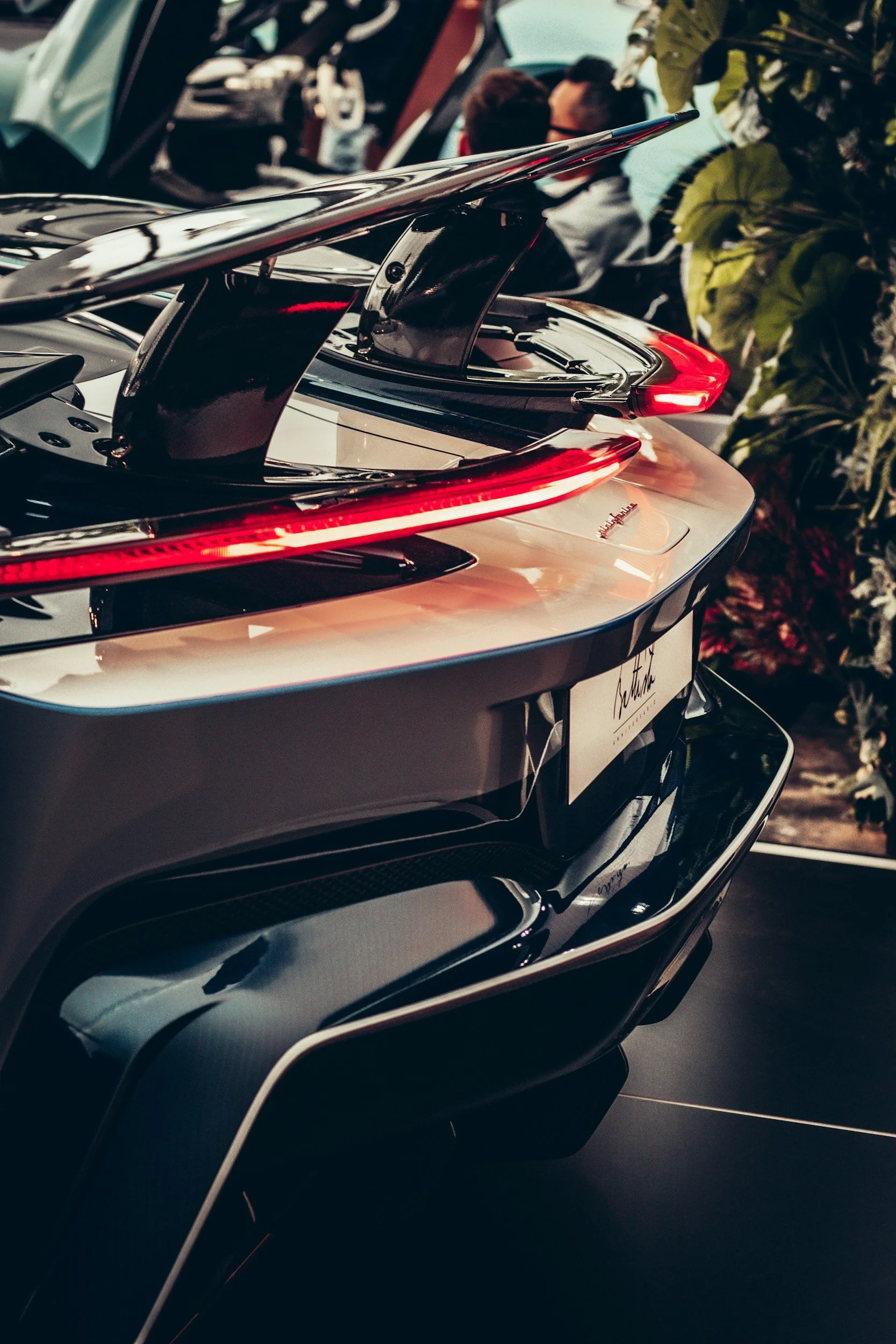 Ein Pininfarina Battista auf einer Ausstellung
