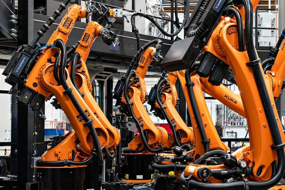 KUKA-Roboter bei Divergent für Hypercar-Produktion