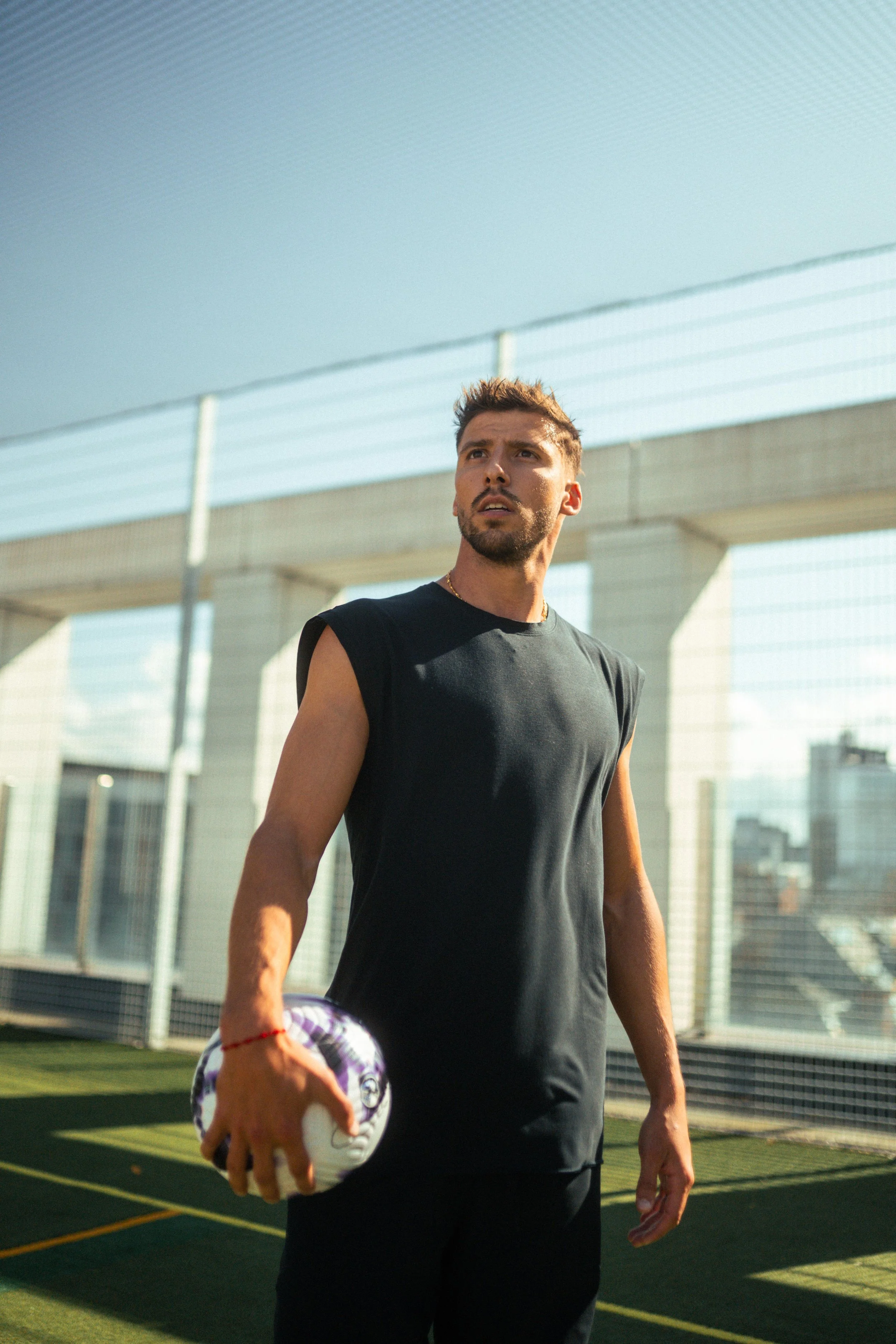 ruben-dias-fussballplatz-portraet-2025.jpg