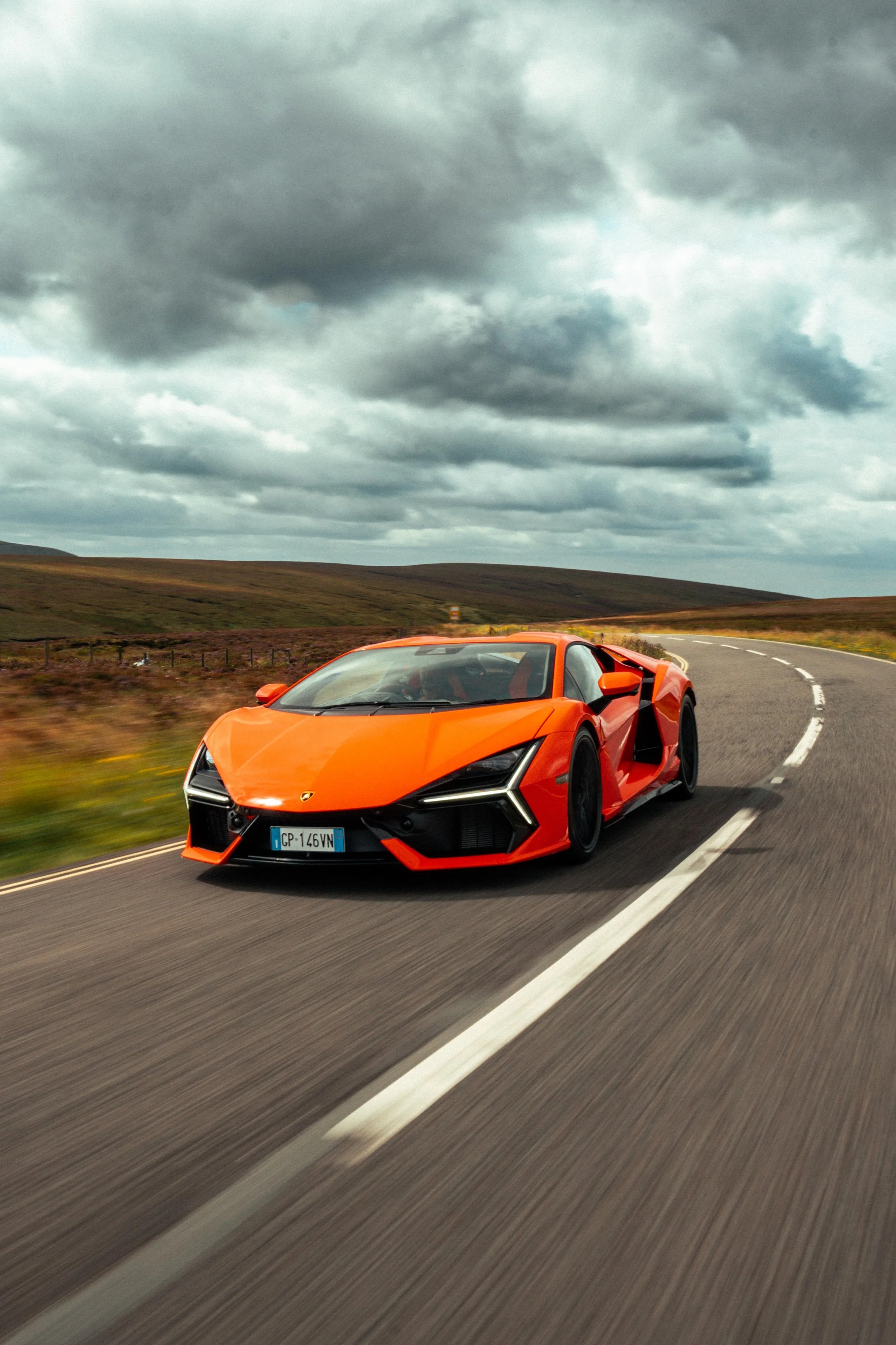 lamborghini-revuelto-seitlich-dynamik-2025.jpg