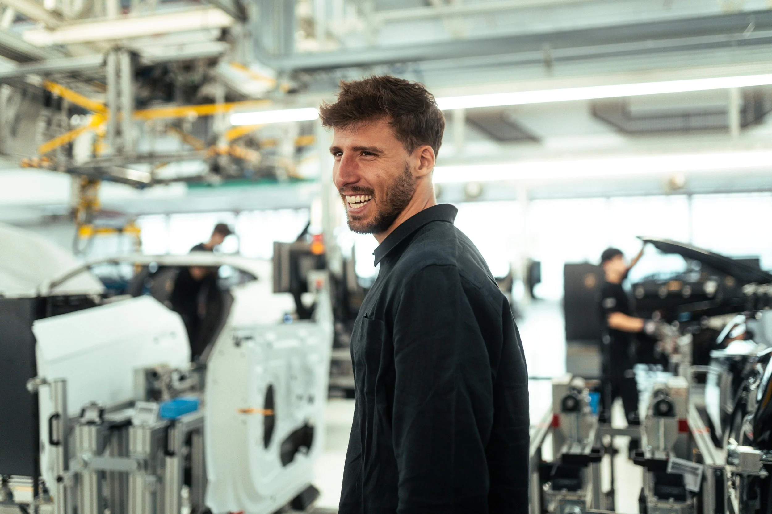 ruben-dias-lamborghini-werk-lachend-2025.jpg