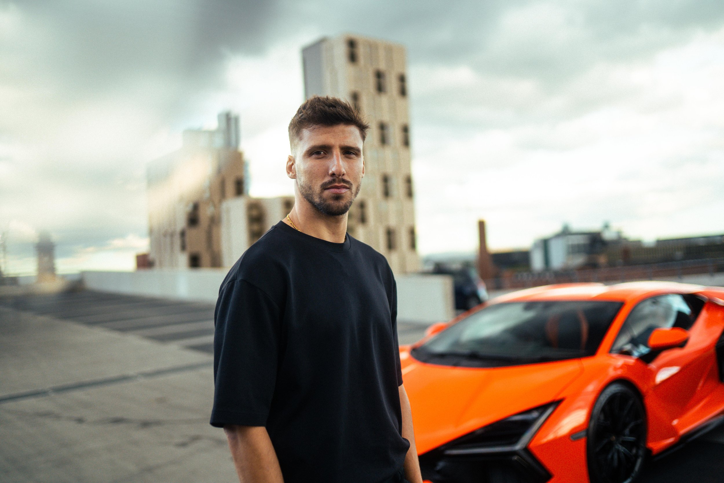 Rúben Dias und der Lamborghini Revuelto: Führungsstärke trifft auf pure Präzision