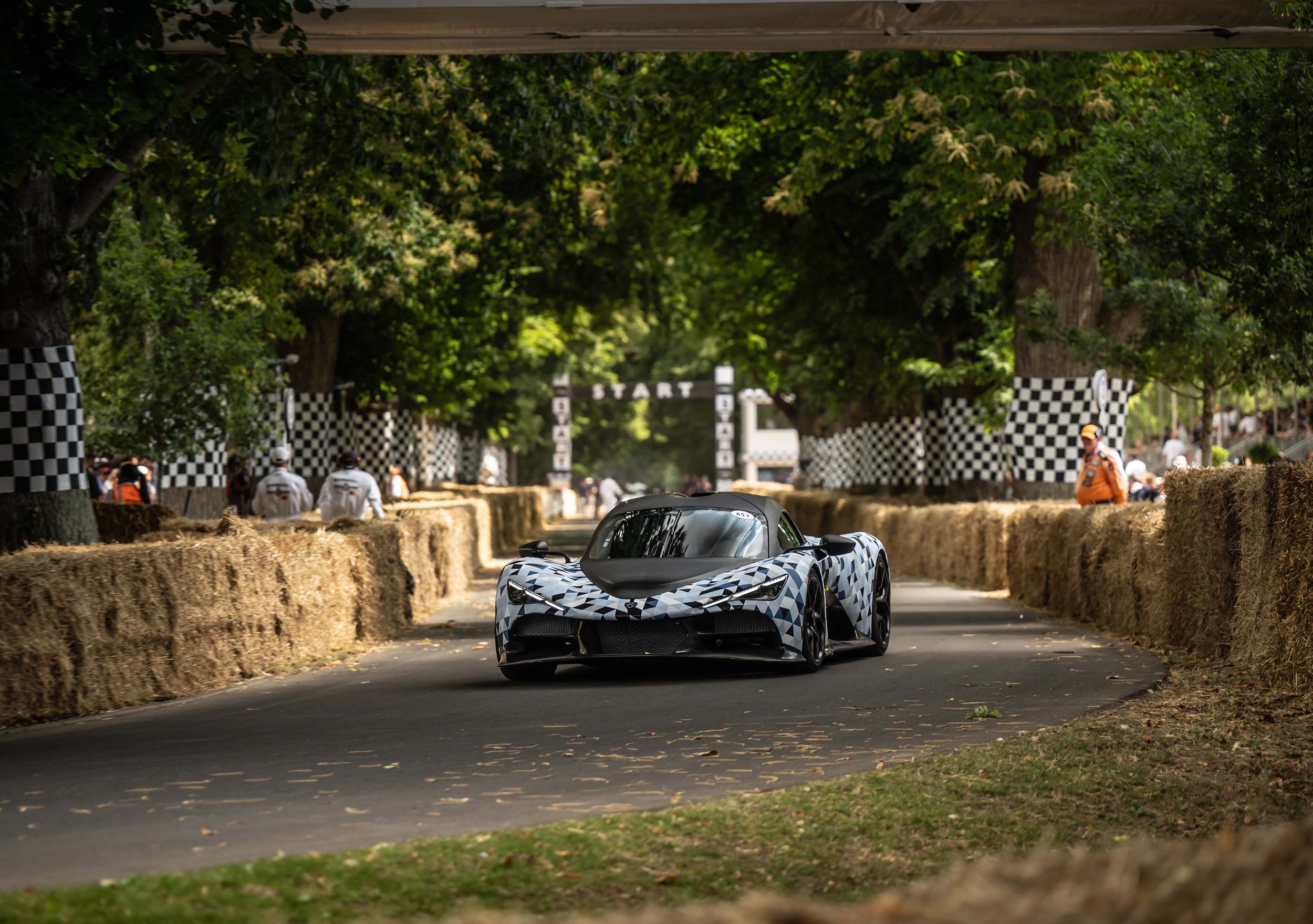 Zenvo Aurora feiert dynamisches Weltdebüt am Goodwood Festival of Speed 2025