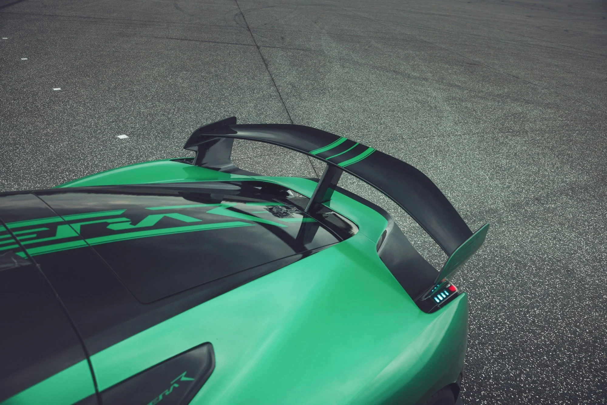 rimac-nevera-r-heckspoiler-detail.jpg