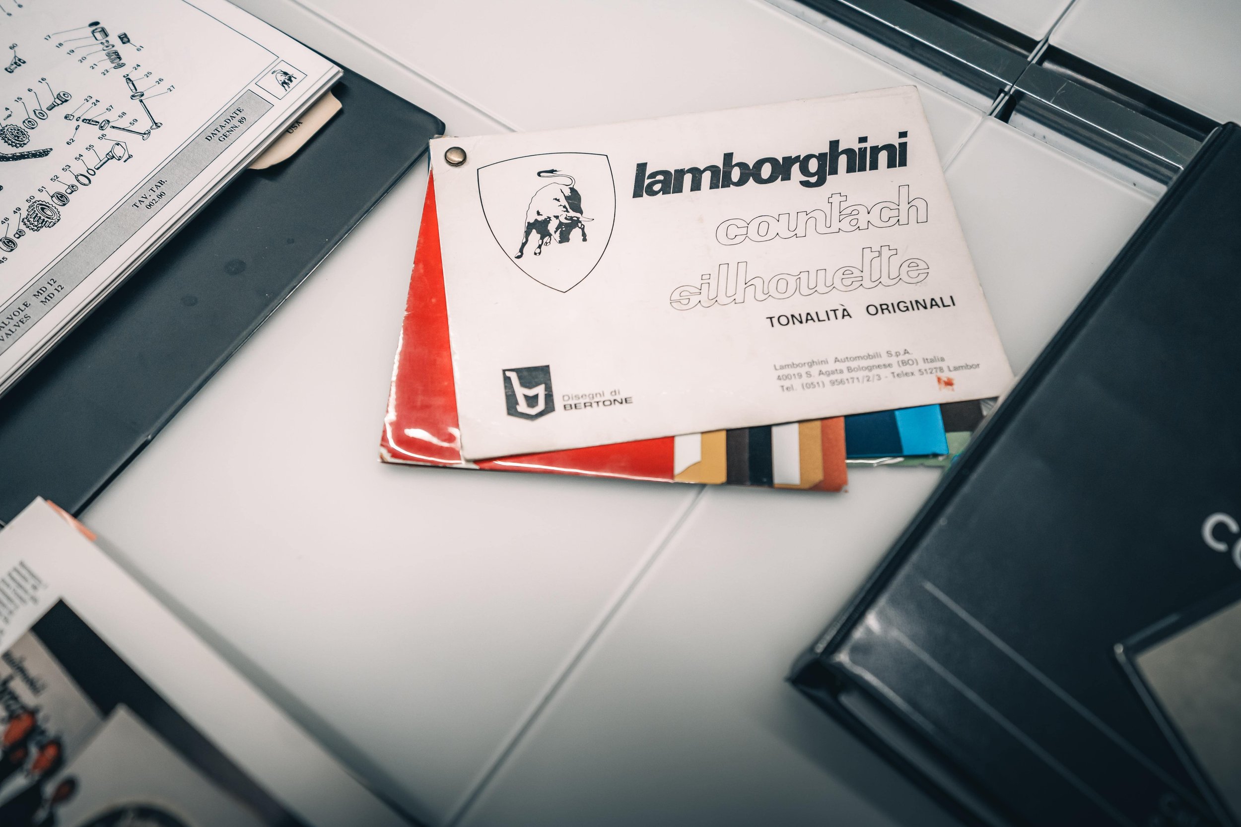 lamborghini-polo-storico-handbuecher-original.png