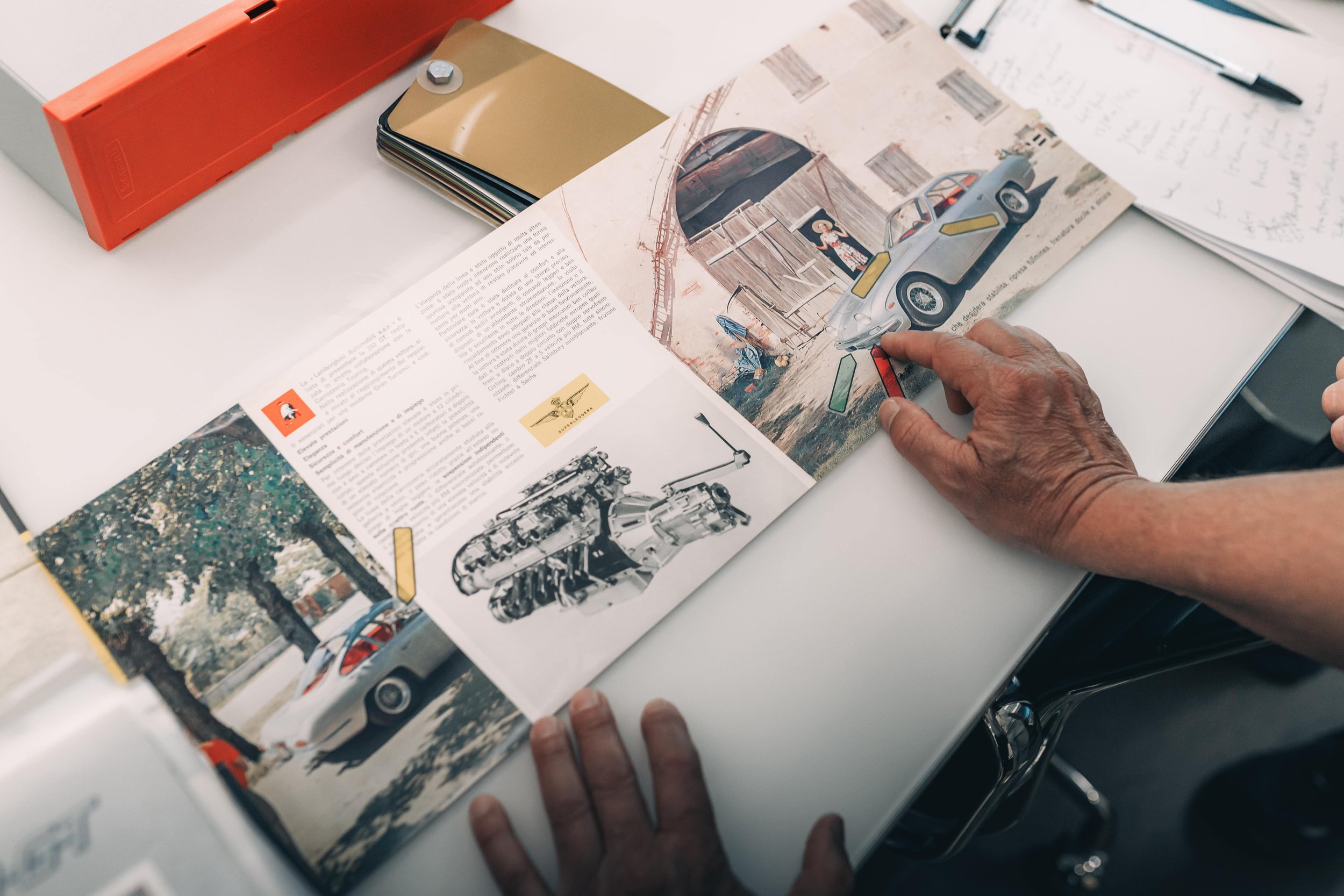 lamborghini-polo-storico-historische-broschuere-v12-skizze.png