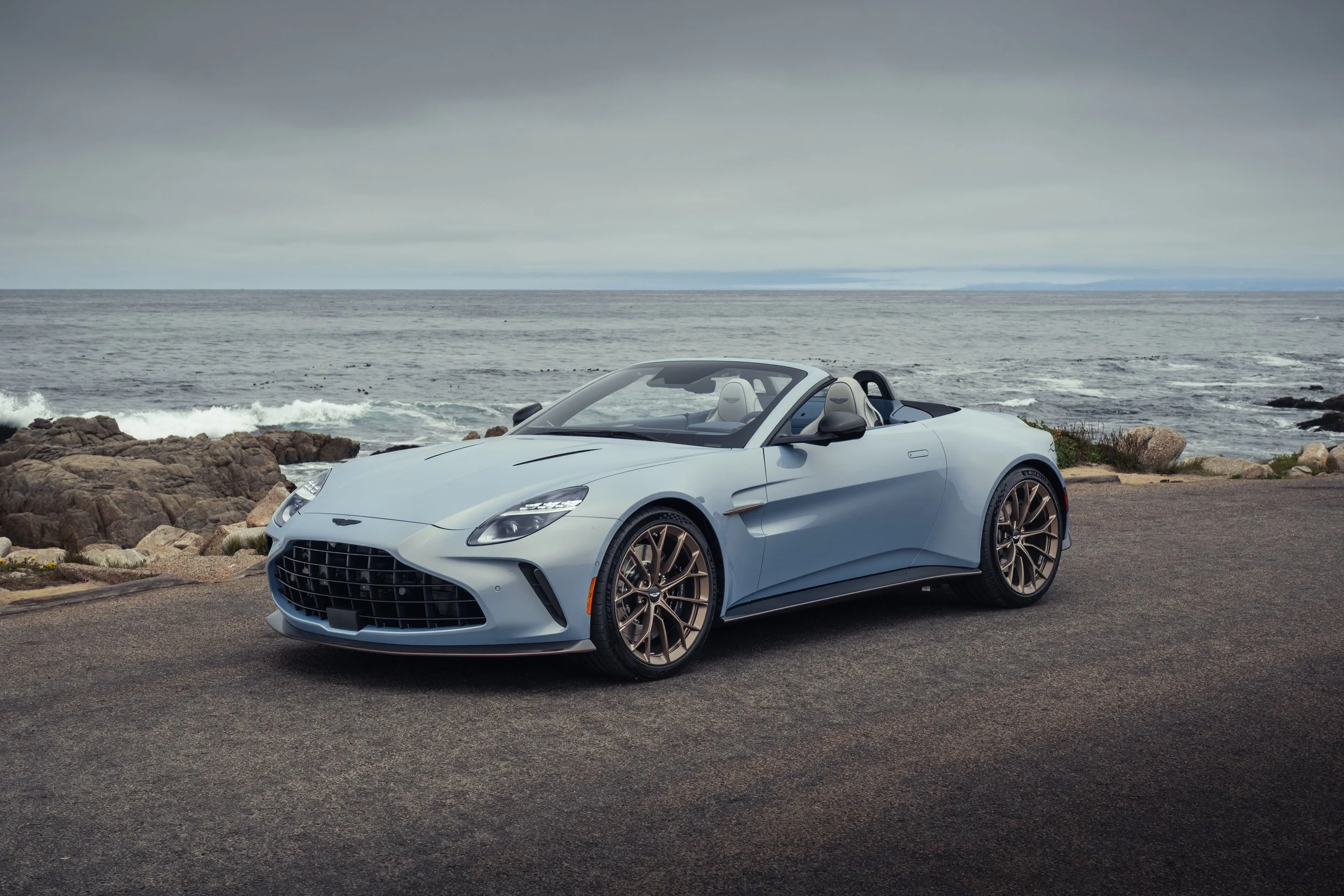 Aston Martin Thrillseeker Collection_Vantage Roadster_1-min.jpg