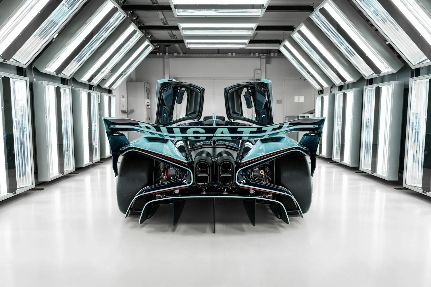 04 2511 BUGATTI-Last-Bolide edit.jpg