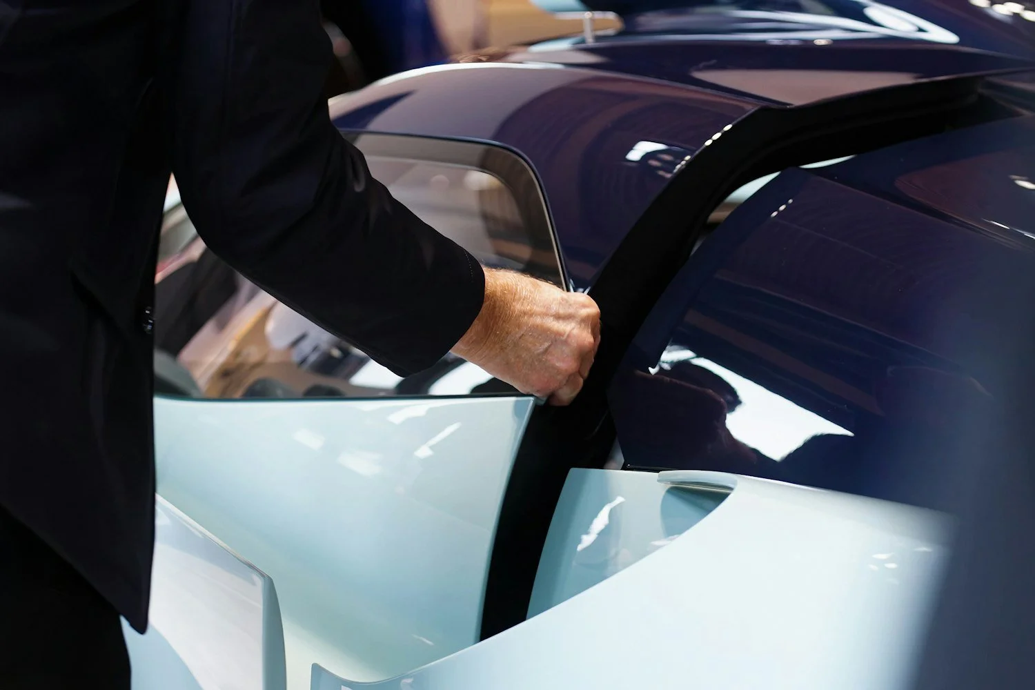 18 2511 BUGATTI-Last-Bolide.jpg
