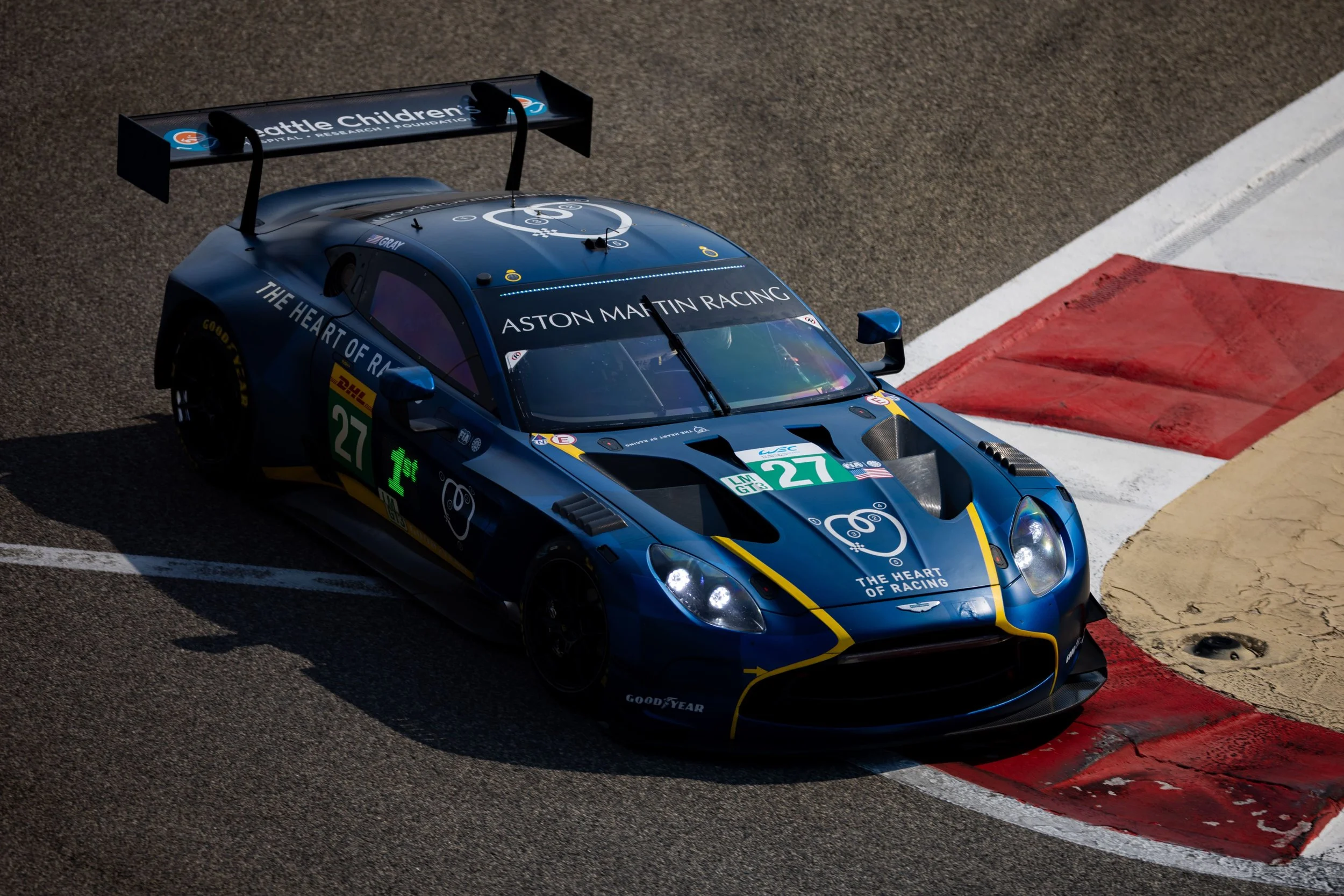 Aston Martin Vantage Baharin-min.jpg