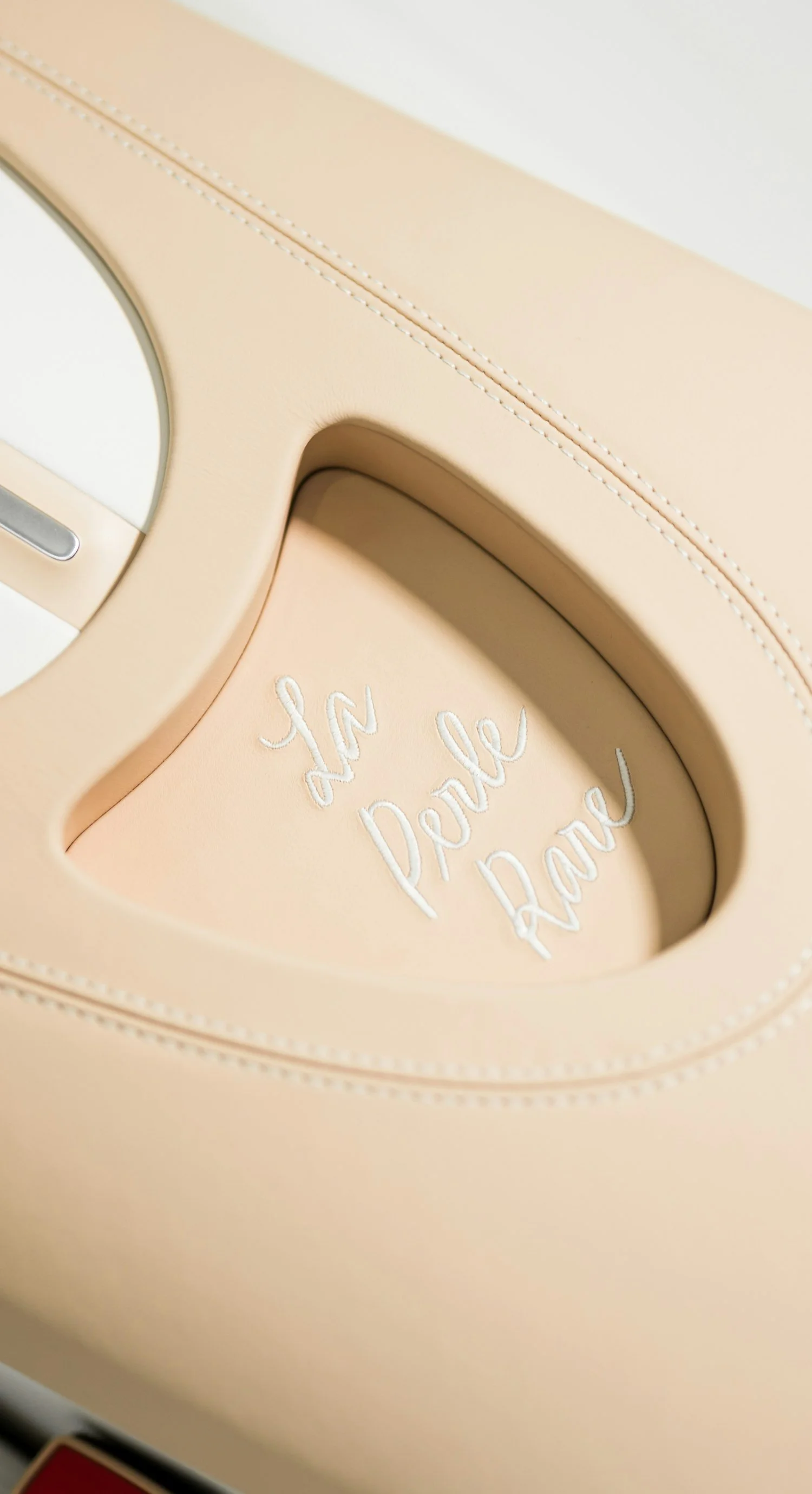 16 BUGATTI-Mistral-Sur-Mesure-La-Perle-Rare.jpg