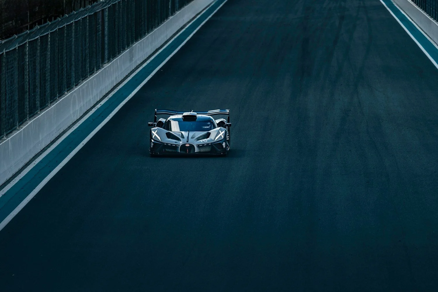 11 2602 BUGATTI-Feeling-the-Track-Miami.jpg