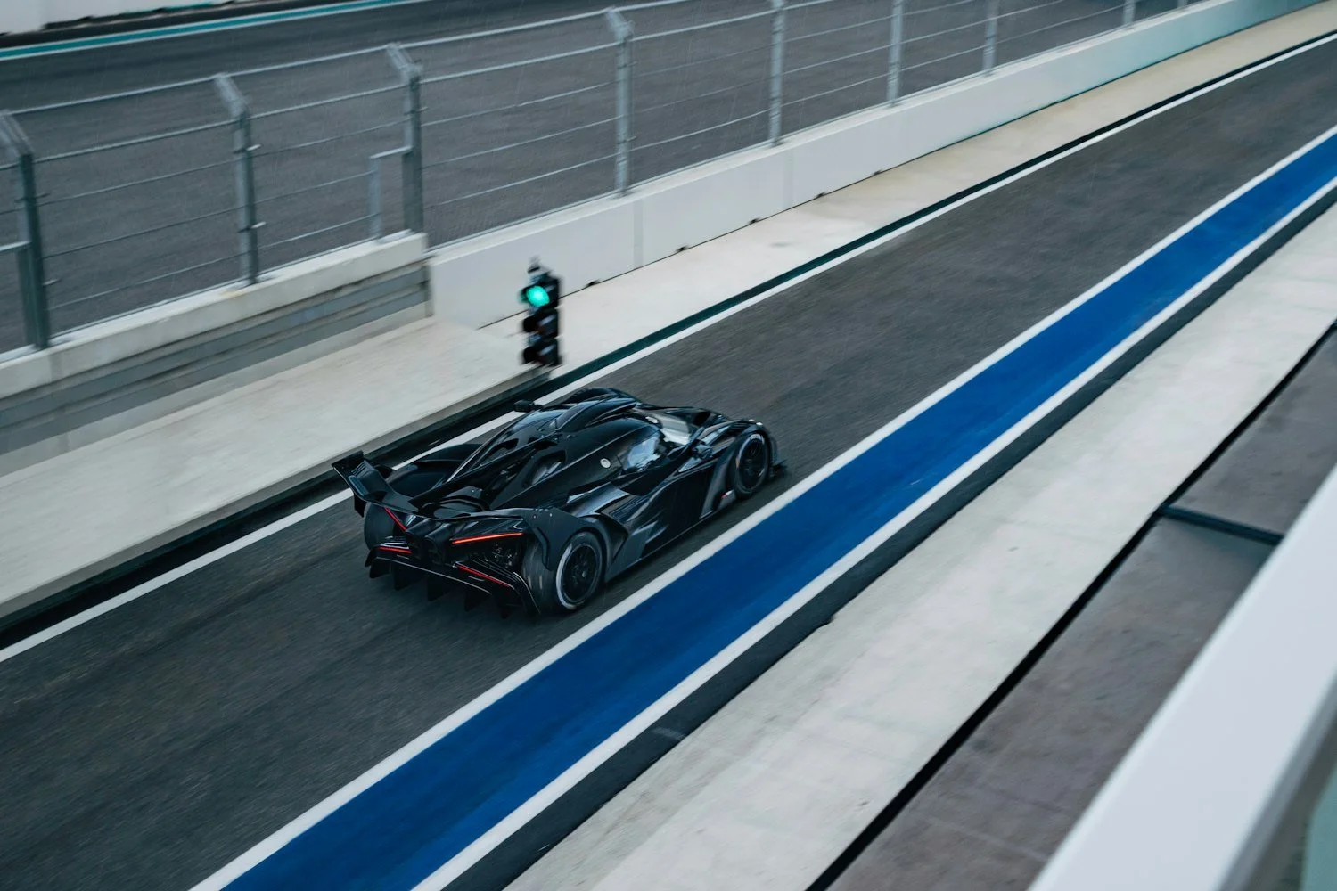 12 2602 BUGATTI-Feeling-the-Track-Miami.jpg