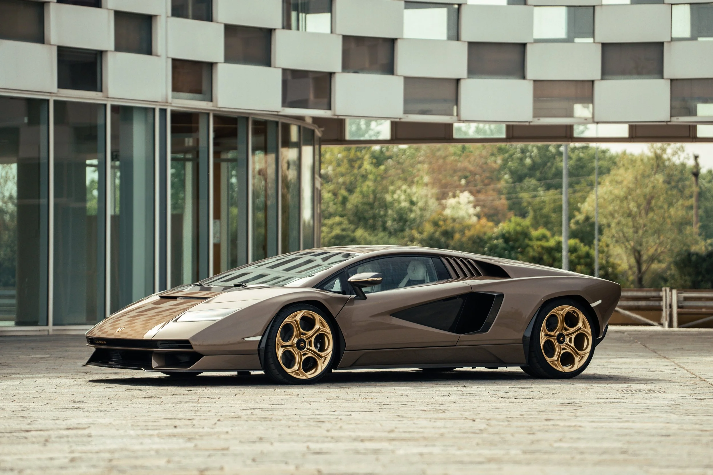 Broad Arrow VE26 2022 Lamborghini Countach LPI 800-4.jpg