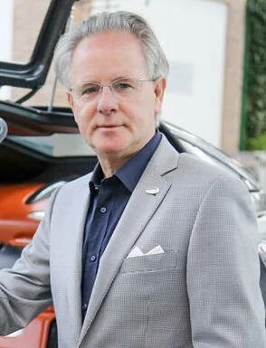 Horacio Pagani vor einem seiner Juwelen