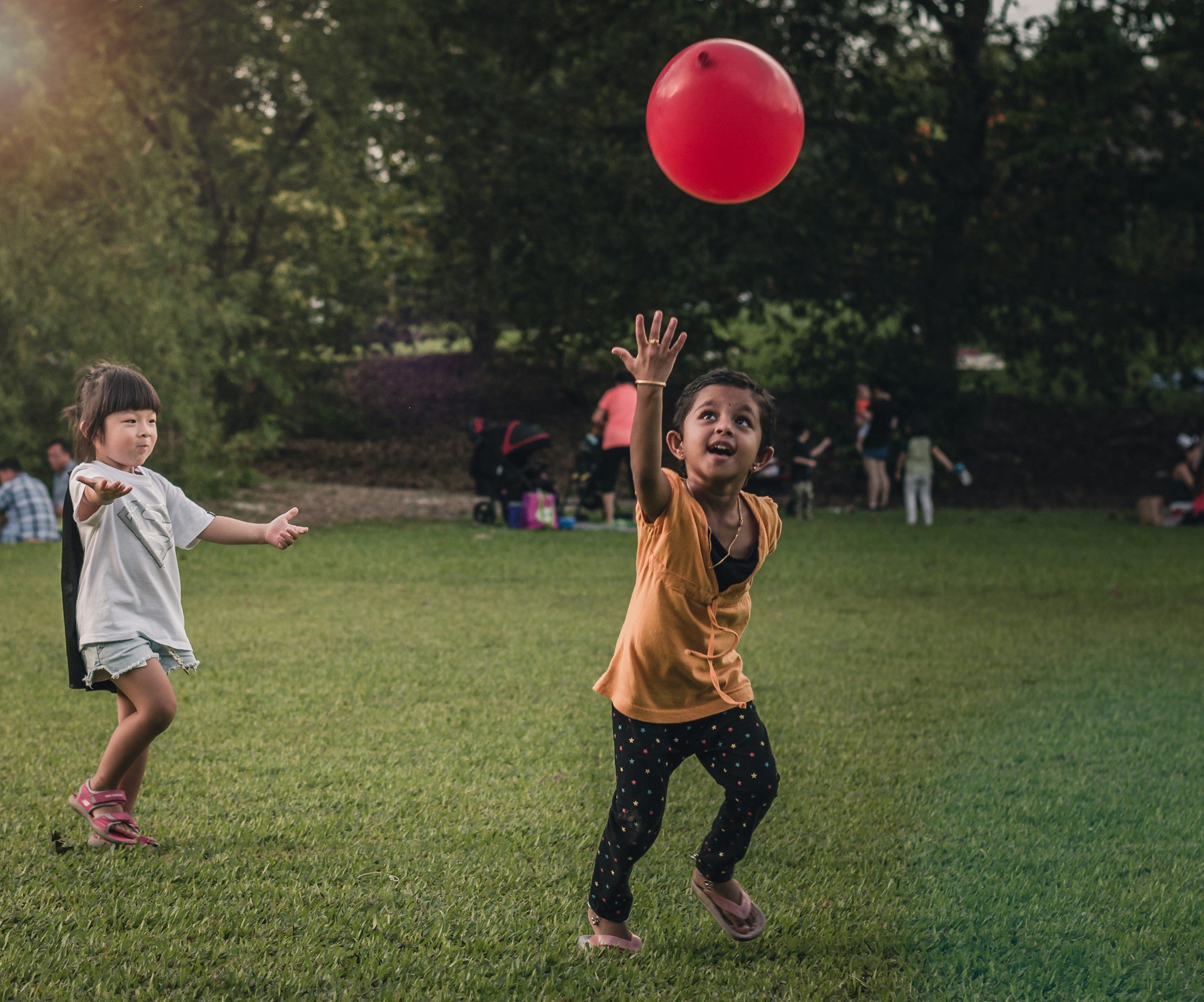 Recess Games Rewind (Grades 3–5)
Rediscover the joy of classic playground games! From kickball to four square to Capture the Flag, this class is full of active fun and friendly competition.