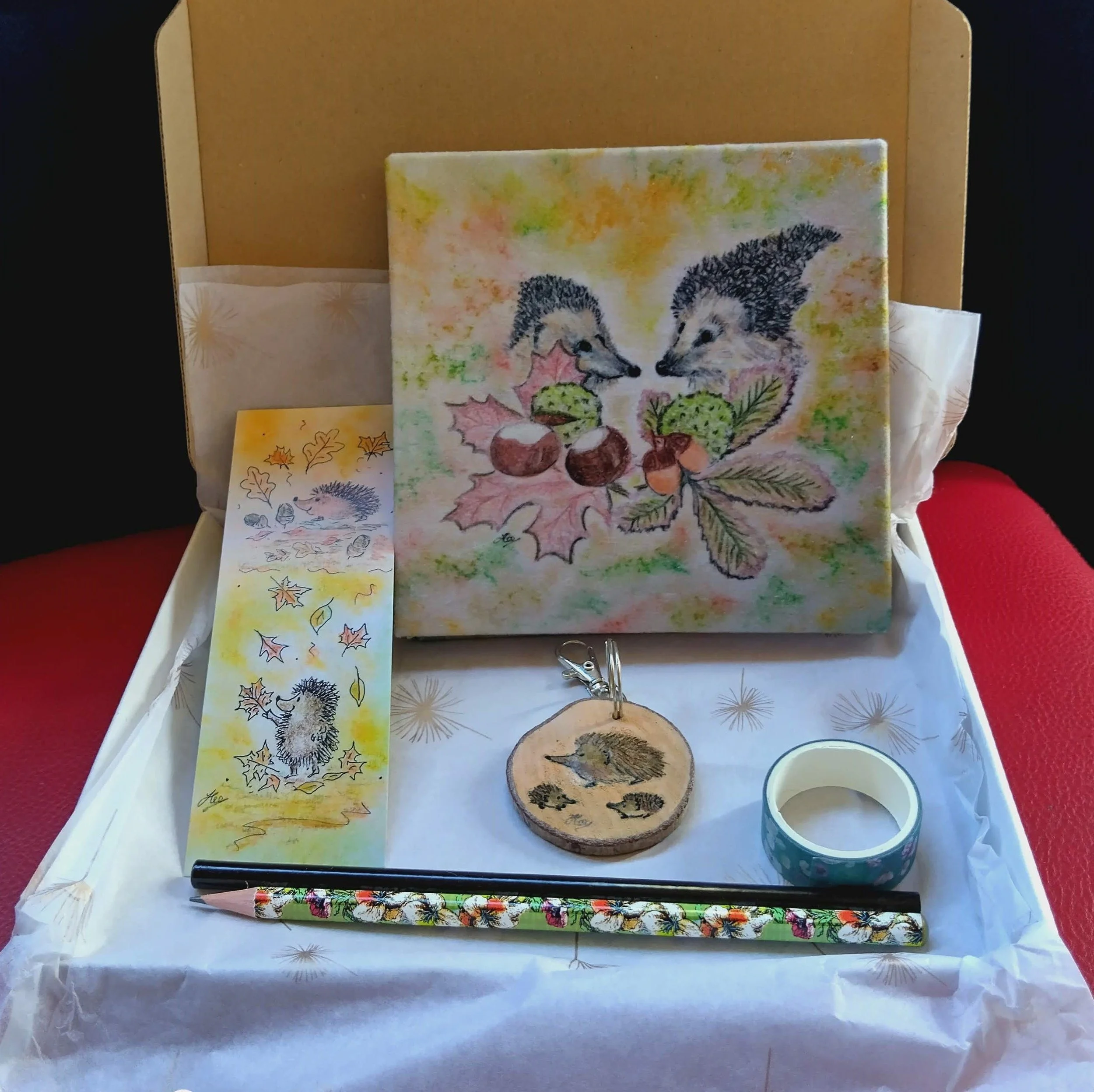 gift-box-2-hedgehogs-1-6aa96c4b4a7f2.jpg
