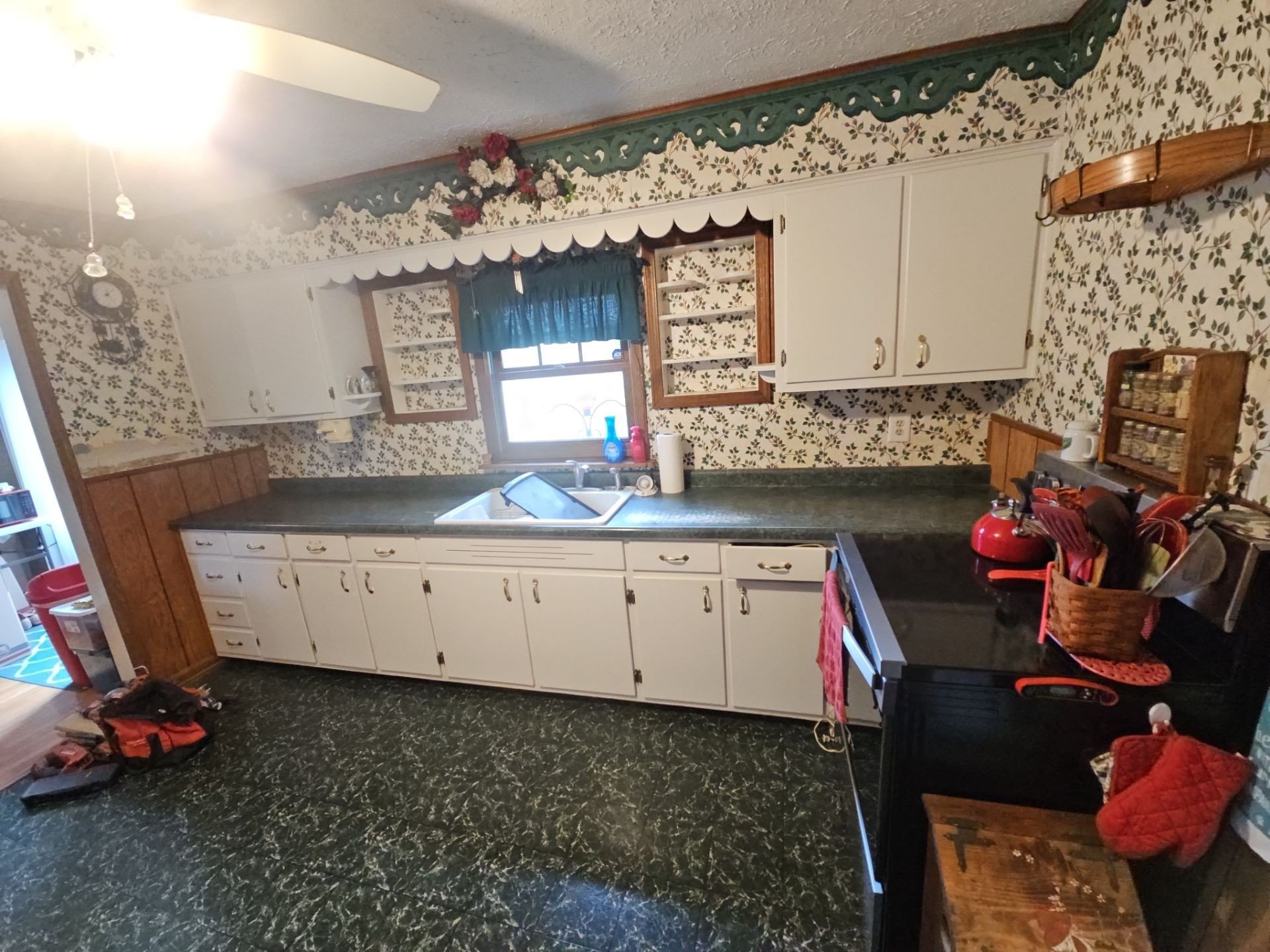 before kitchen 1.jpg