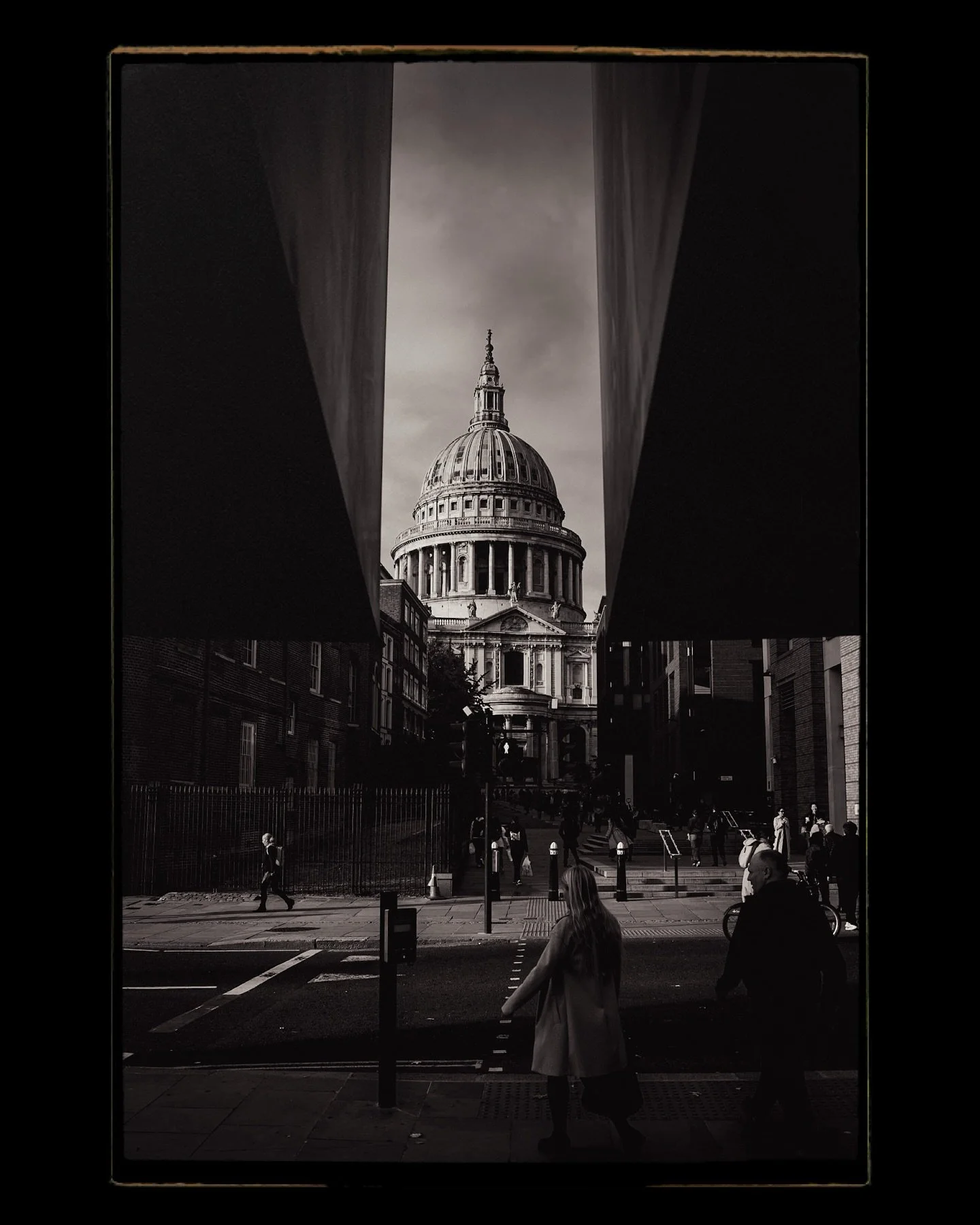&ldquo;gritty&rdquo;
It&rsquo;s been fun getting back into street photography and architecture, it&rsquo;s been to long since I&rsquo;ve been able to explore and truly able to experience a city&rsquo;s character, and what better city then London.

#l