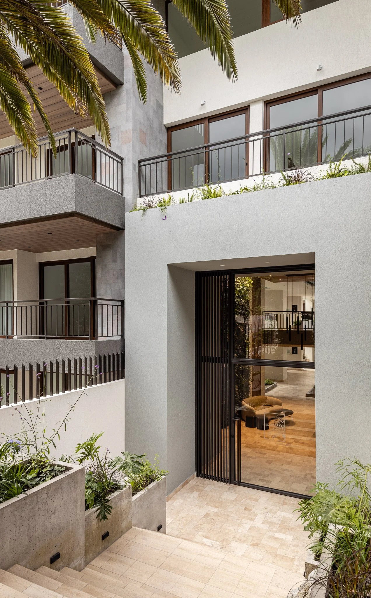 CAPA-FS-JPEG-MD-syrah palms_tumbaco-2.jpg