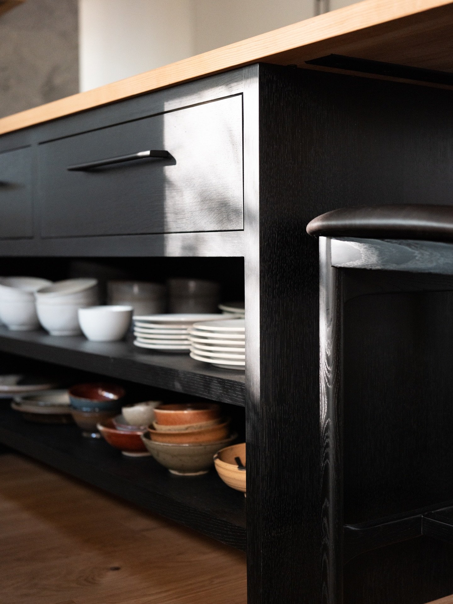 At Morewood, the kitchen island was conceived less as cabinetry, more as a piece of furniture.
⠀
Rendered in blackened oak with generous overhangs, it offers ample seating while remaining visually grounded in the space. A hard maple top adds tactile 