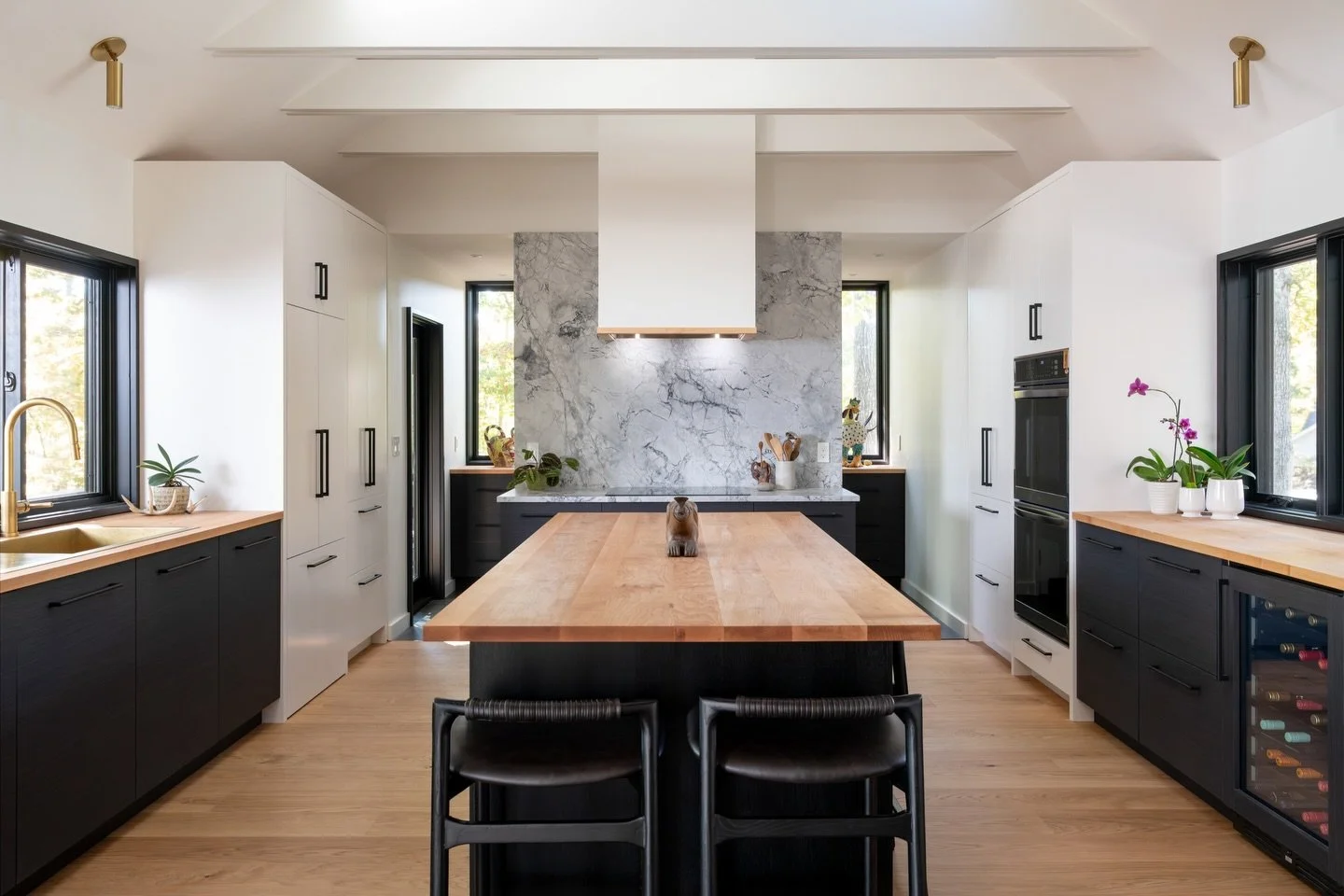 At Morewood, the quiet power of restraint is at play. Clean lines, natural materials, and thoughtful contrast shape a space that feels both grounded and elevated.

Vaulted ceilings with exposed collar ties draw the eye upward. Skylights and horizonta