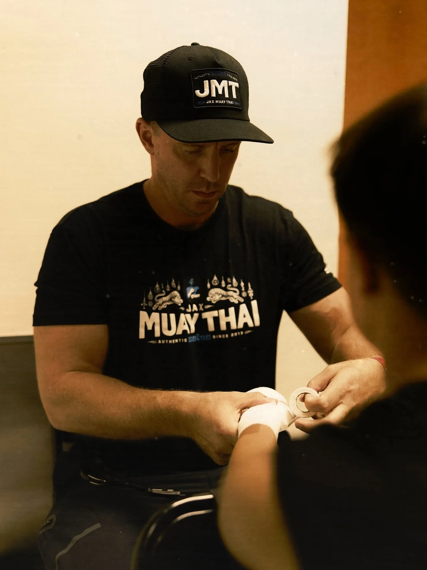 Behind the scenes in the warmup room 
@jaxmuaythai 
@dynastyfights