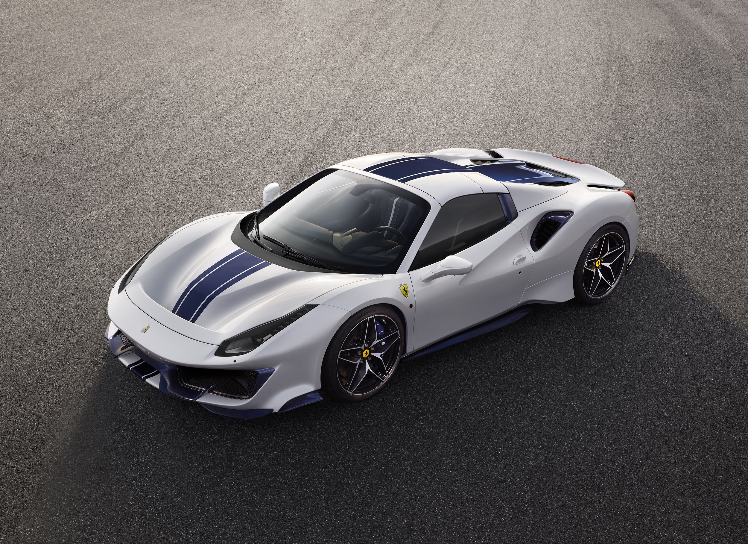 180942-car-488-pista-spider1_152b3c4c-cc07-48a3-ab85-24a7243ee473.jpg