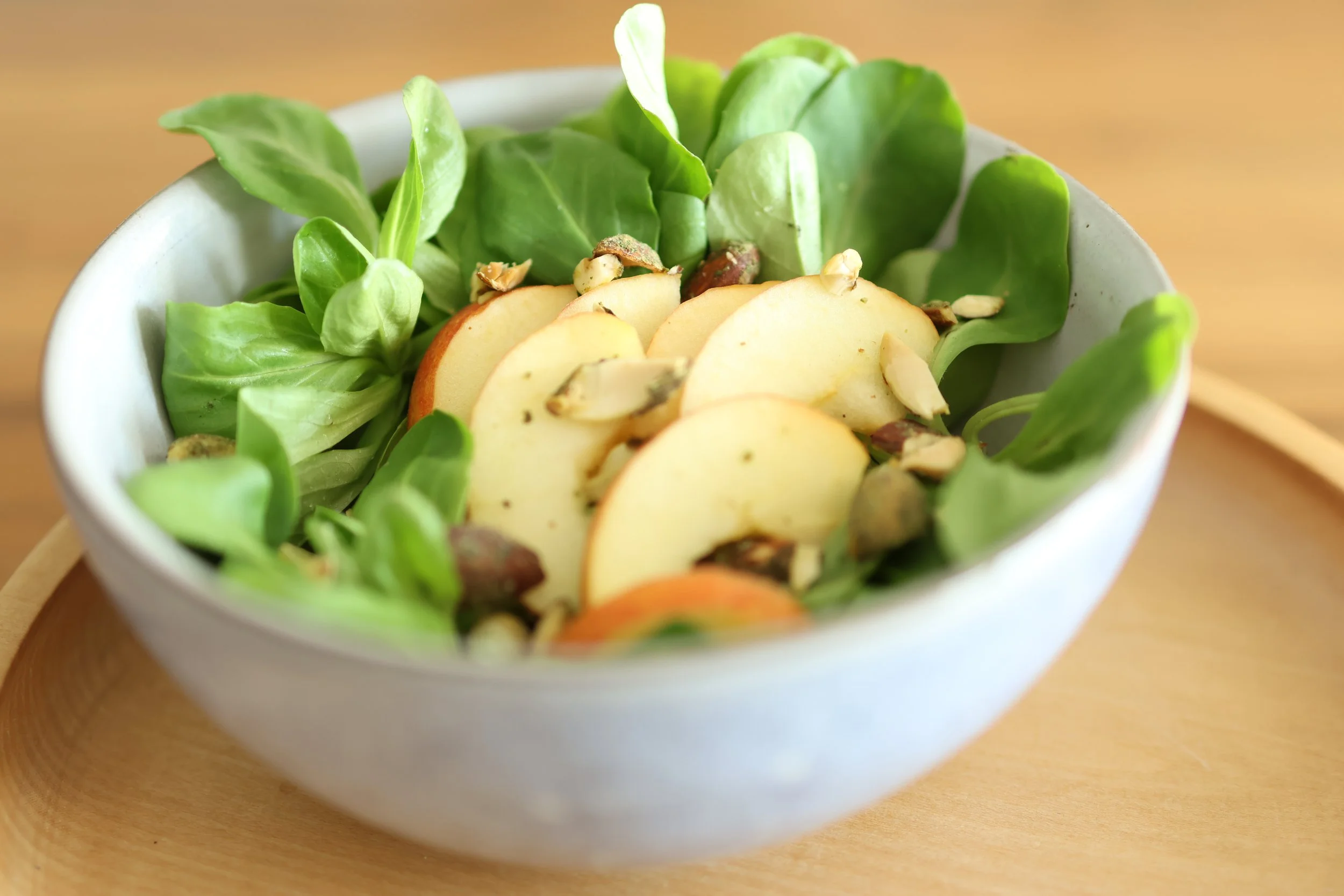 Nüsslisalat mit Äpfel der Vorsaison