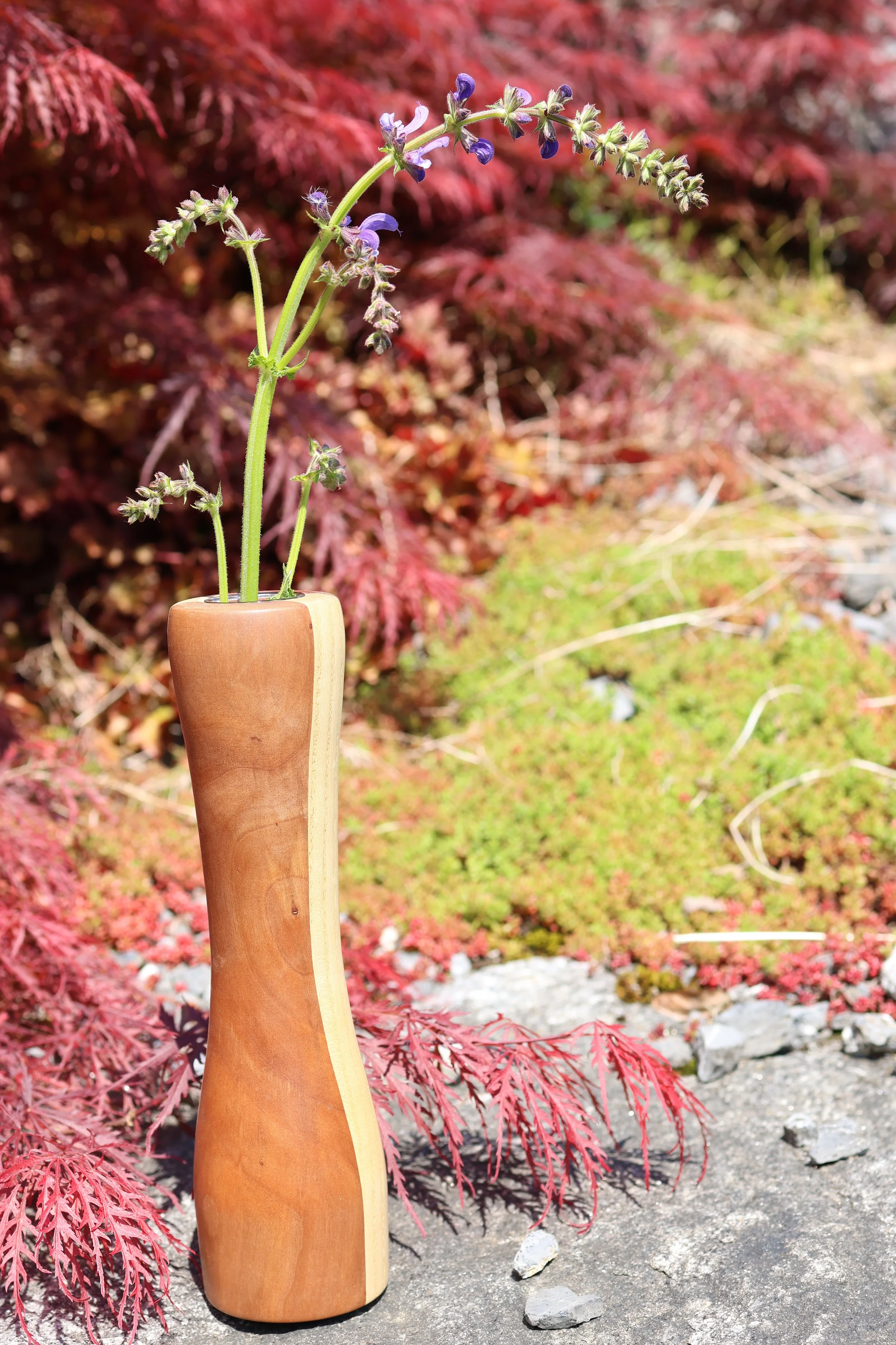 Blumenvase aus Nussholz und Esche