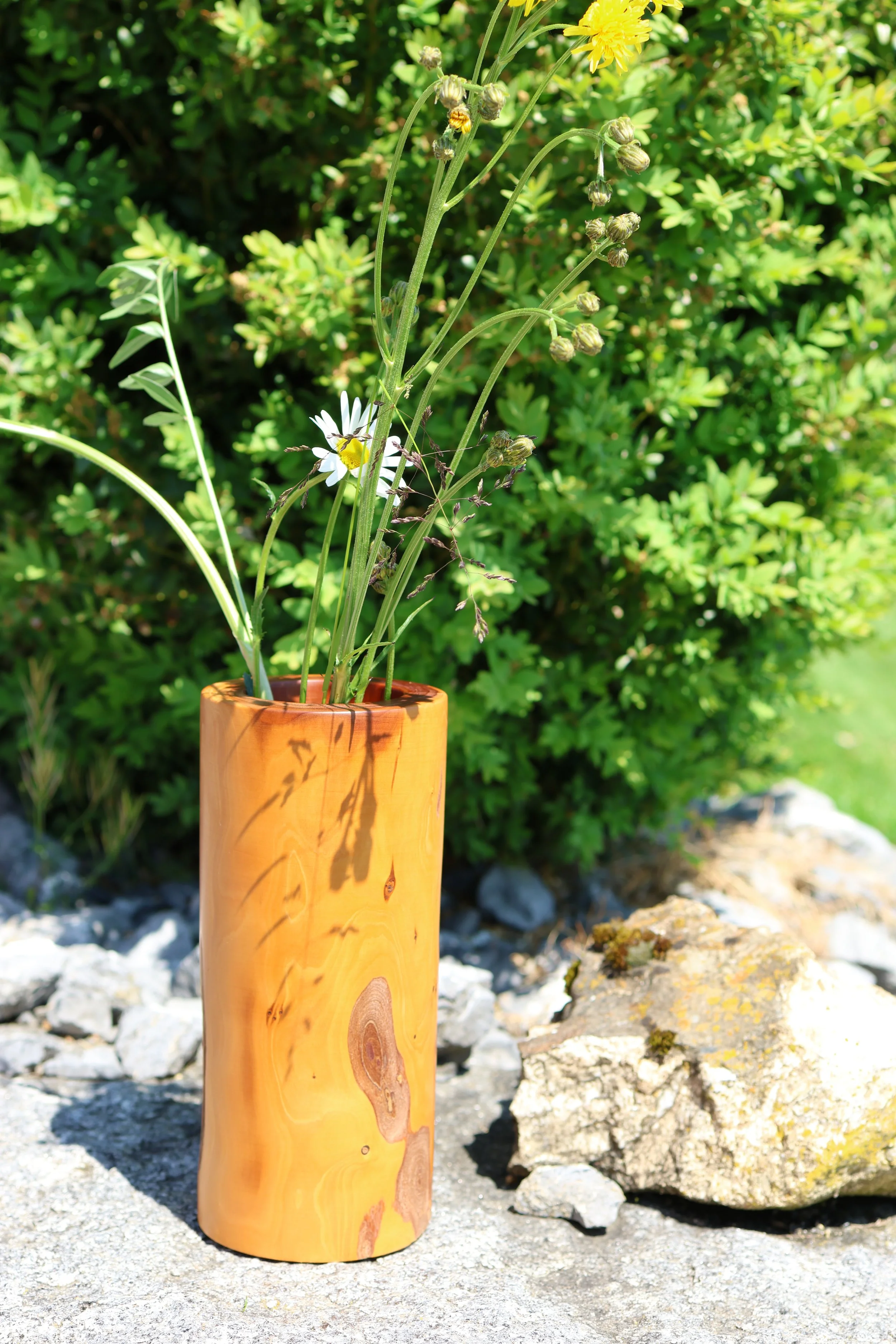 Blumenvase aus Apfelholz
