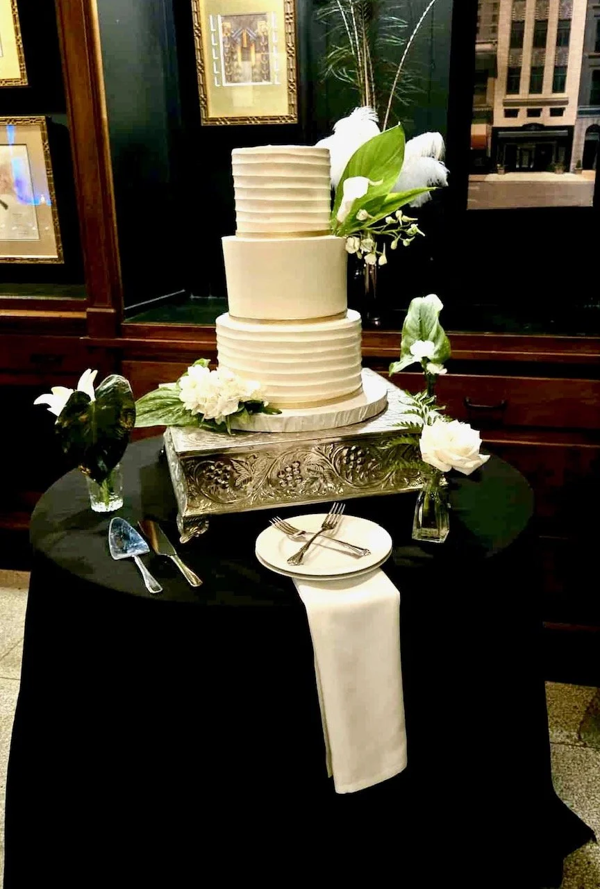 Gatsby style cake flowers