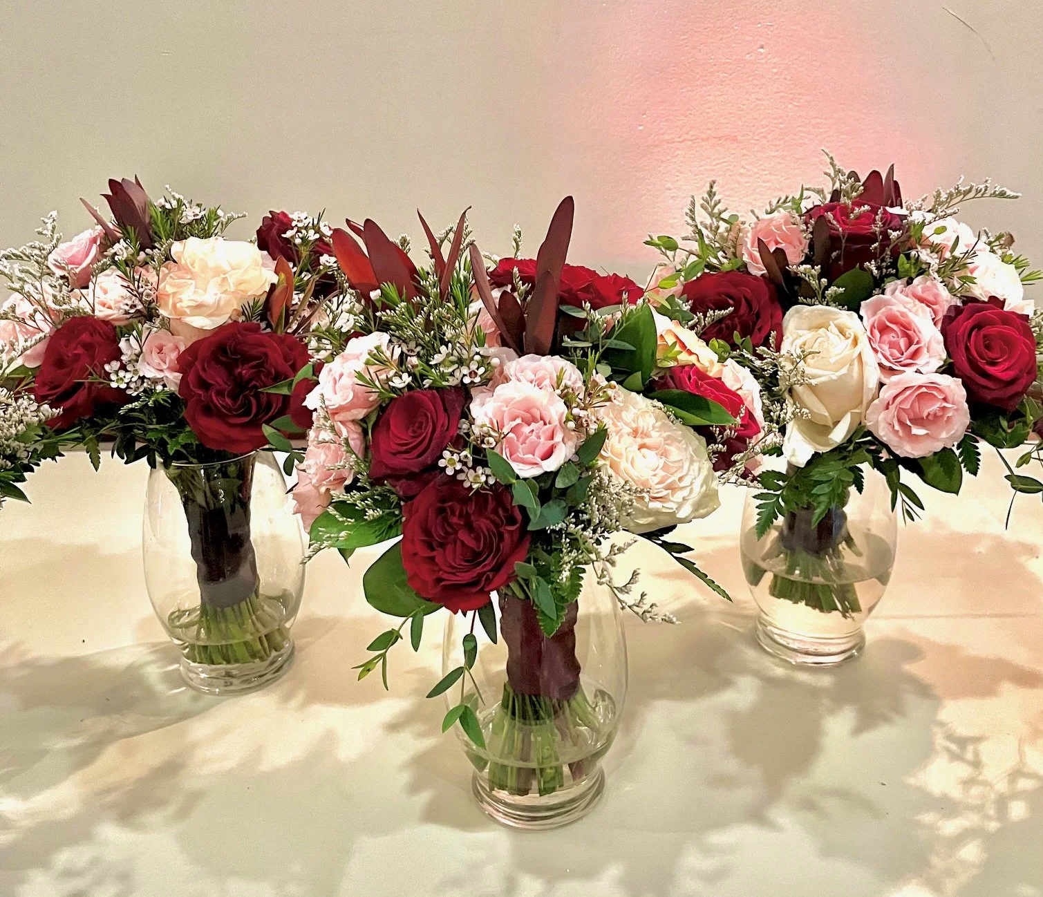 Shades of reds & pinks bridesmaids bouquets