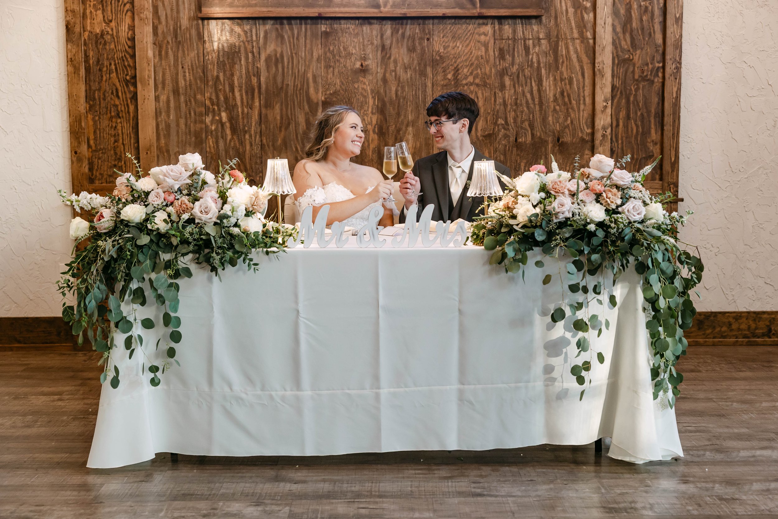 Kenzie+Tyler Sneek Peaks-542.jpg