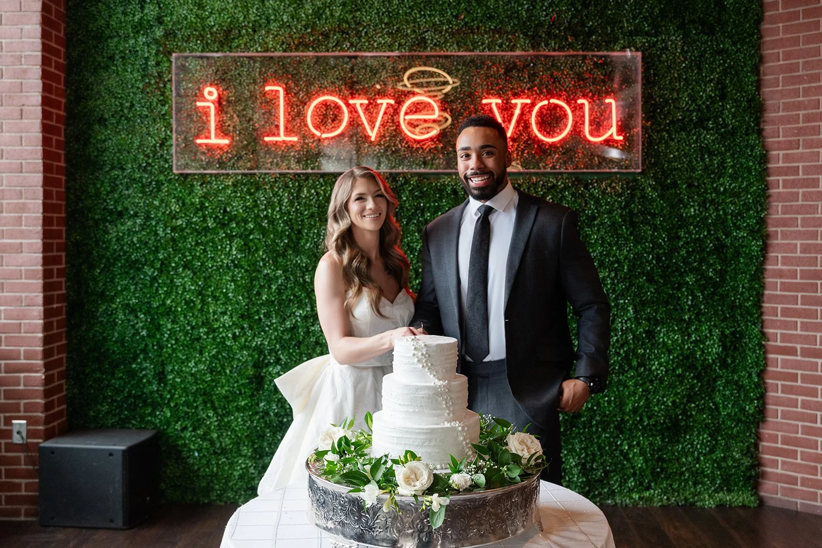 Greenery and bloom cake fing