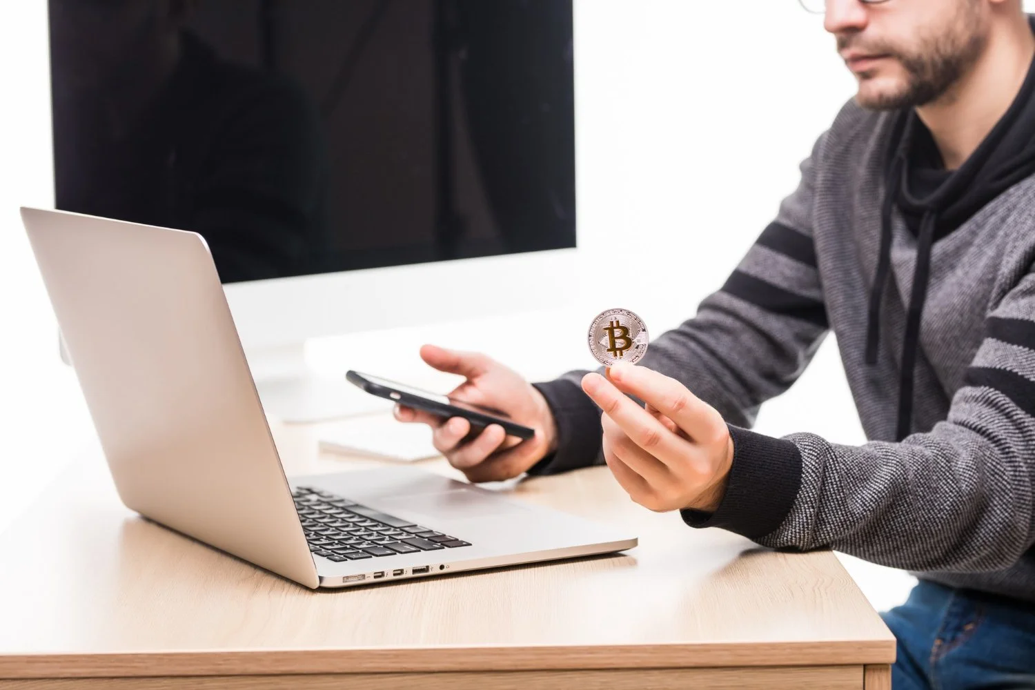Why Ultra-High-Net-Worth Investors Choose Tax-Free Bitcoin