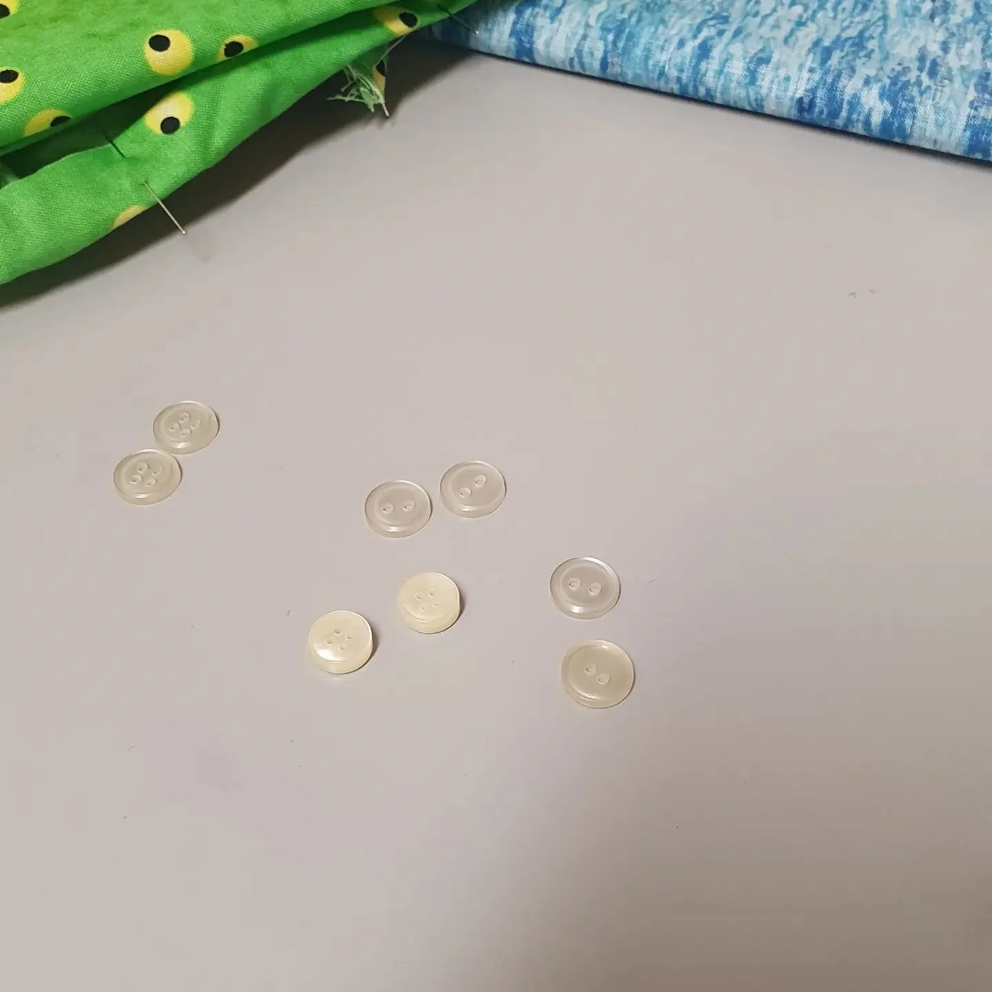 Kleine Kissen n&auml;hen mit Knopfl&ouml;cher, kein problem mit den richtigen Ger&auml;ten und Hilfen

#n&auml;hen
#baumwollstoff