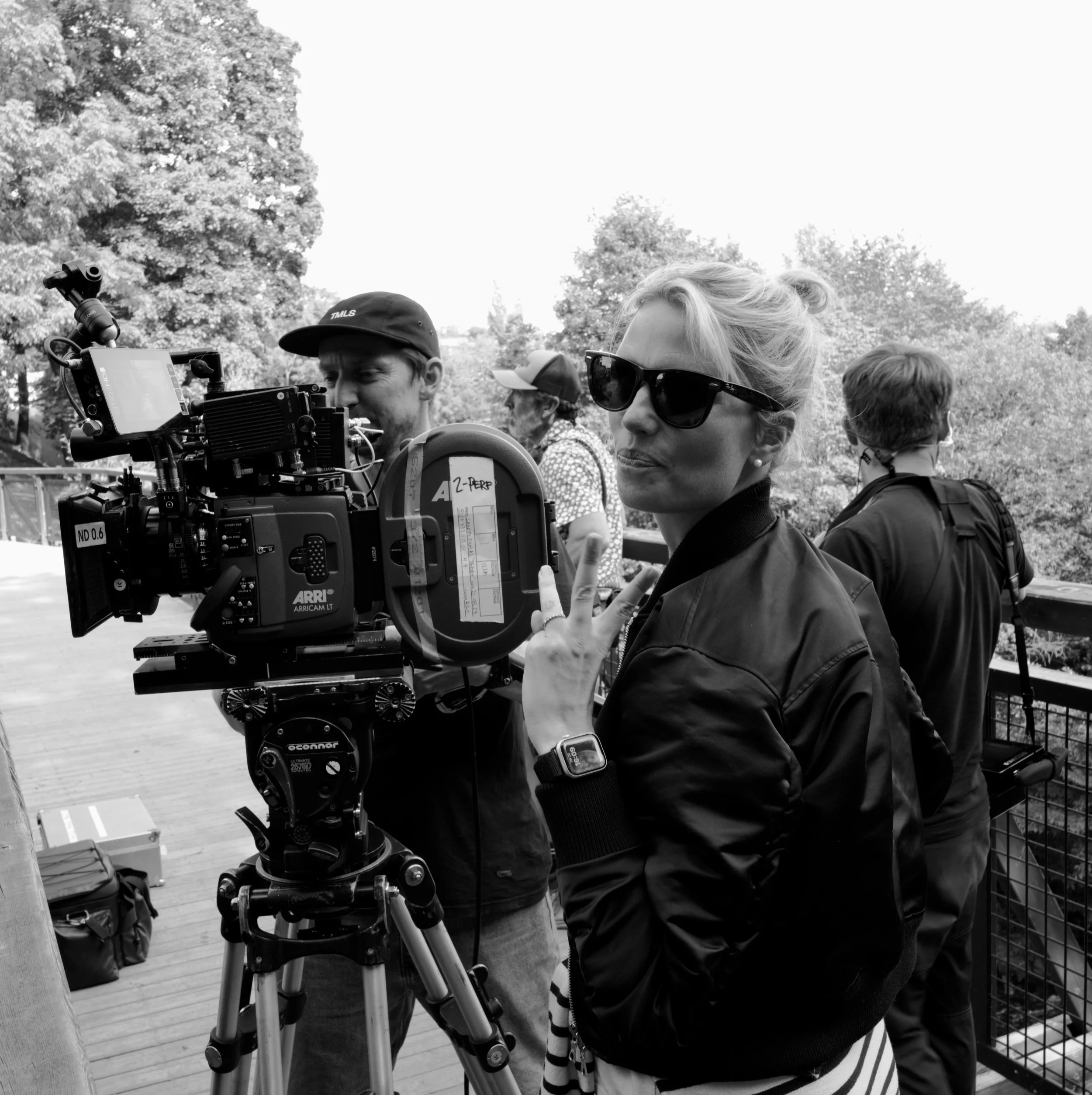Nini on set