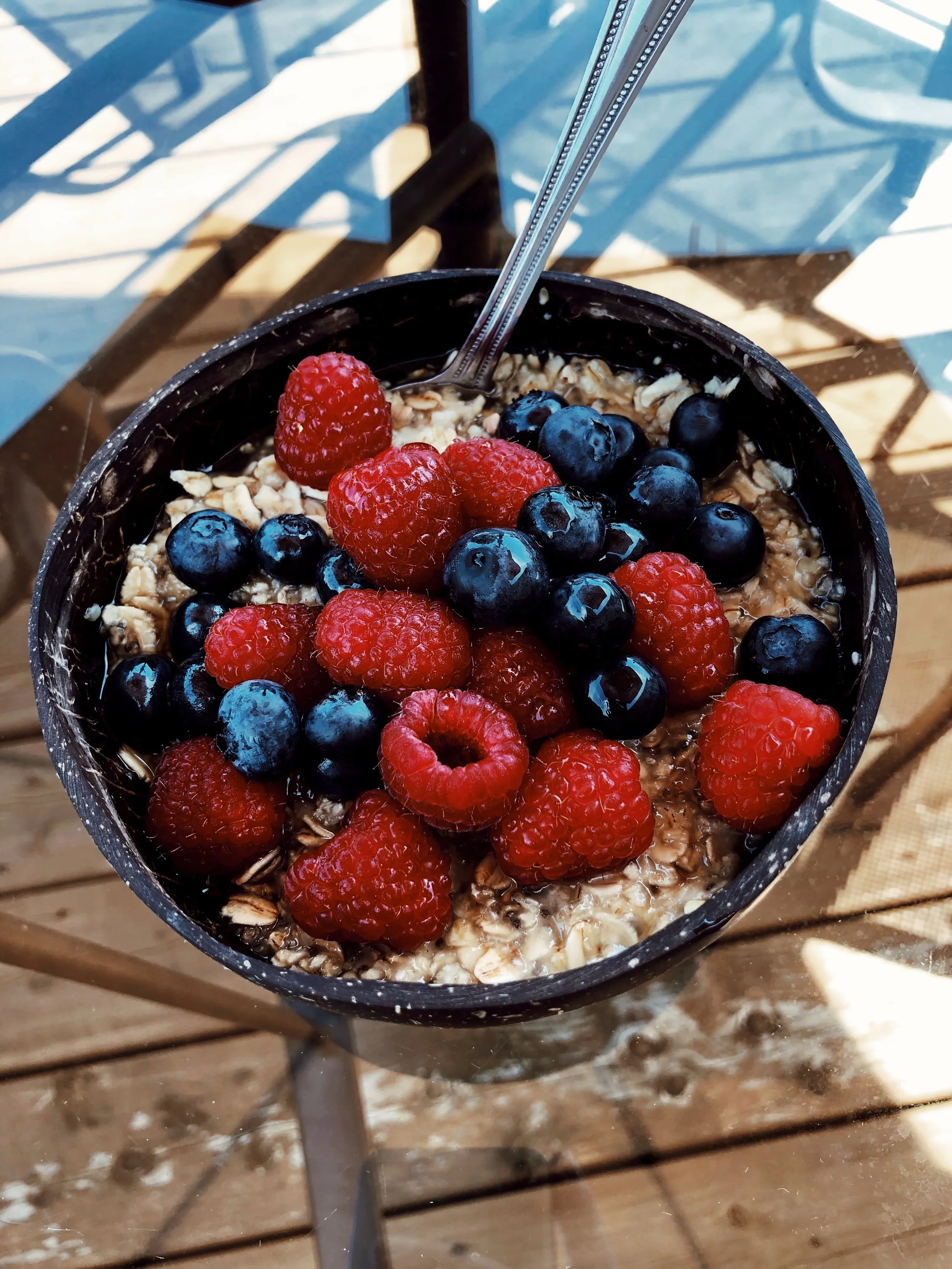 Very berry oats bowl