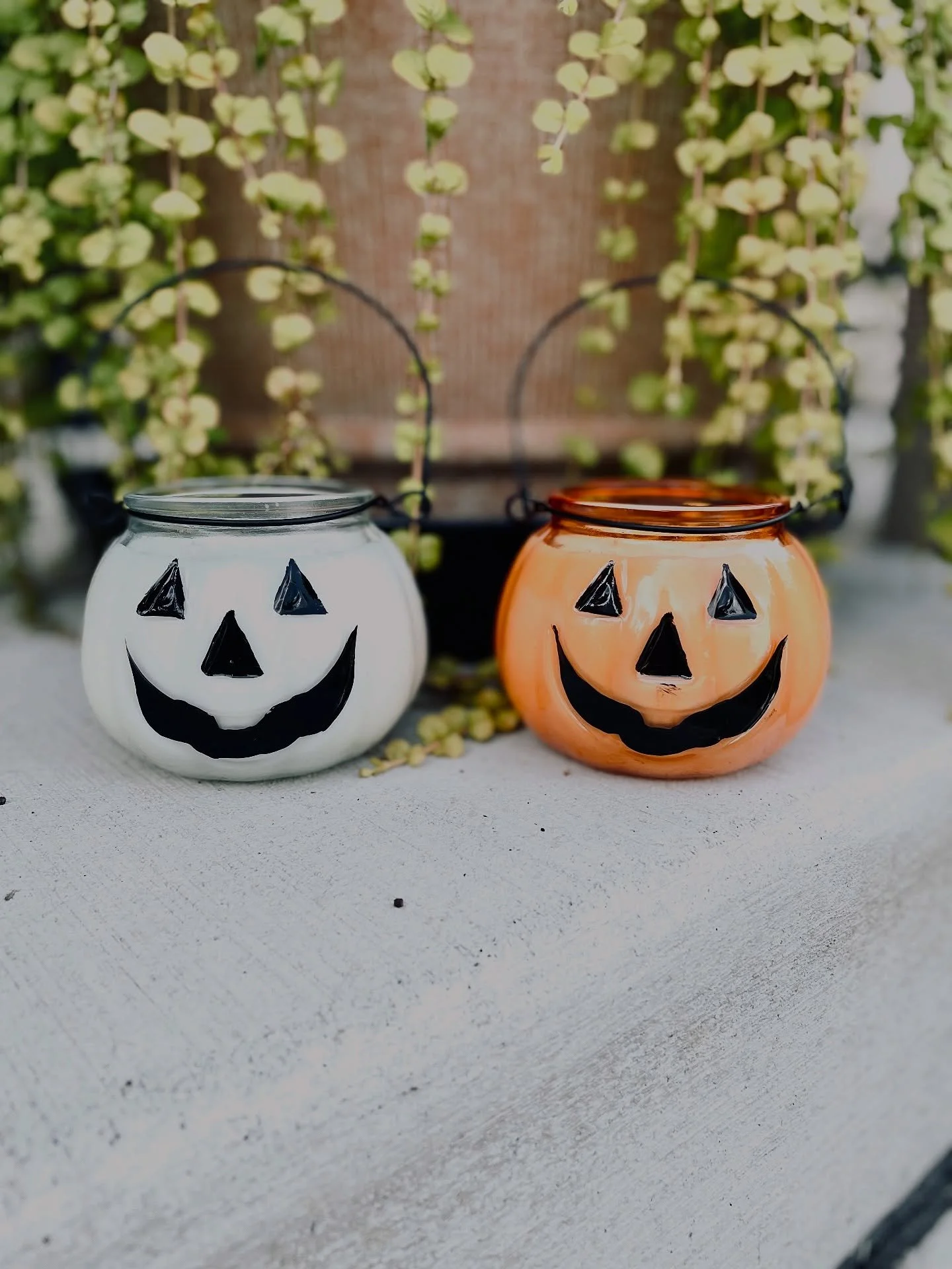 🎃✨ JOLLY JACKS DROP THIS FRIDAY! ✨🎃 Get ready to fall under the spell of the cutest candle jar your eyes have ever seen! These spooky little stunners come in two exclusive scents that are pure autumn enchantment:
🕯️ MIDNIGHT CAULDRON Step into the