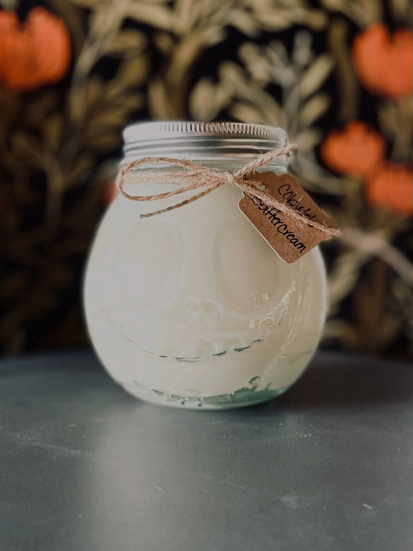 🎃✨ FINAL FALL DROP ALERT ✨🎃 Mark your calendars&mdash;Sunday 09/28 at noon is your last chance to snag our autumn showstopper!
Introducing... COBWEB BUTTERCREAM 🕸️🧁 This scent is a sweet spell of fall magic:
🍂 Top notes of pumpkin &amp; warm bro