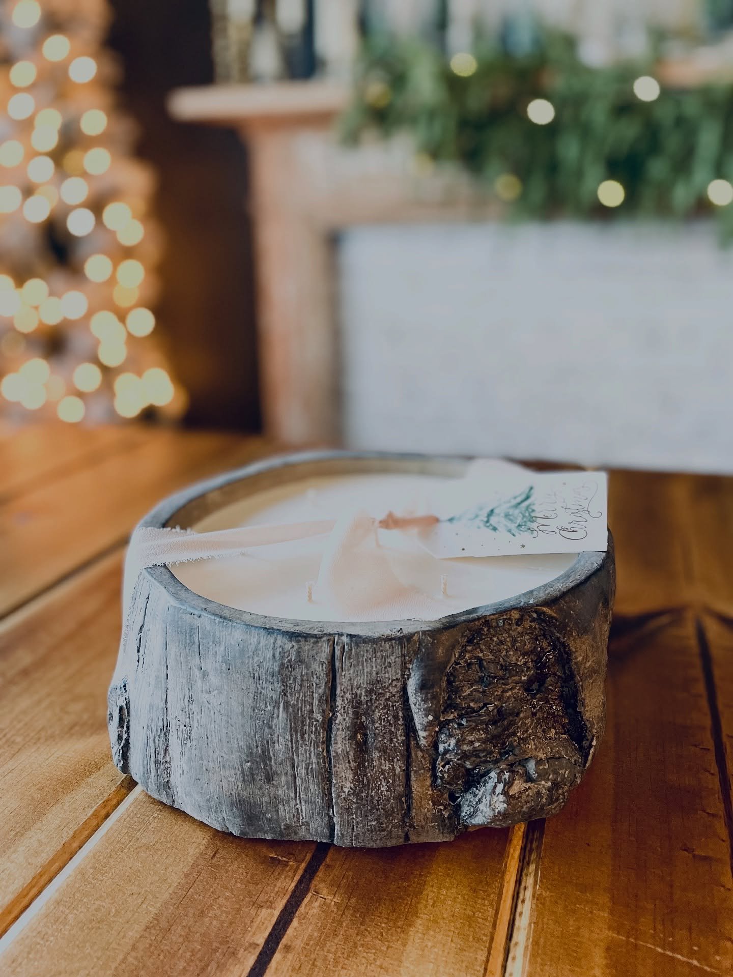 🎄CHRISTMAS POP-UP MARKET🎄

We will be @thewarehousetroy December 13th 10-2!! Come do some last minute Christmas shopping with all the wonderful vendors! @twistedtwighome will have the new 70oz concert tree log candle, all 6 of our best selling 20oz