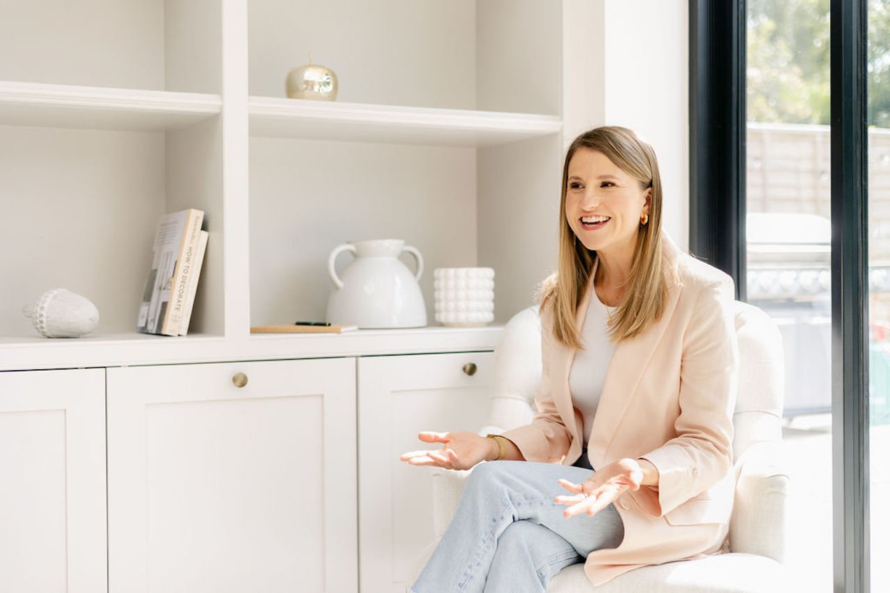 Rebecca Lloyd delivering coaching as part of ParentWorks’ empathetic, outcomes-focused approach that supports leaders and working parents to thrive.