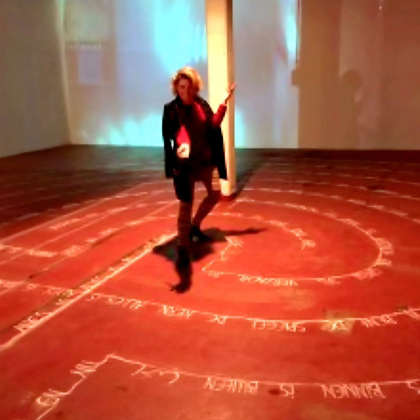 Lifeblood of Love &ndash; installation by Judith van Lunsen

In her installation Lifeblood of Love, artist Judith van Lunsen gives form to the source of existence: love itself. She plays with the atmosphere of tonal frequencies and the wavelengths of