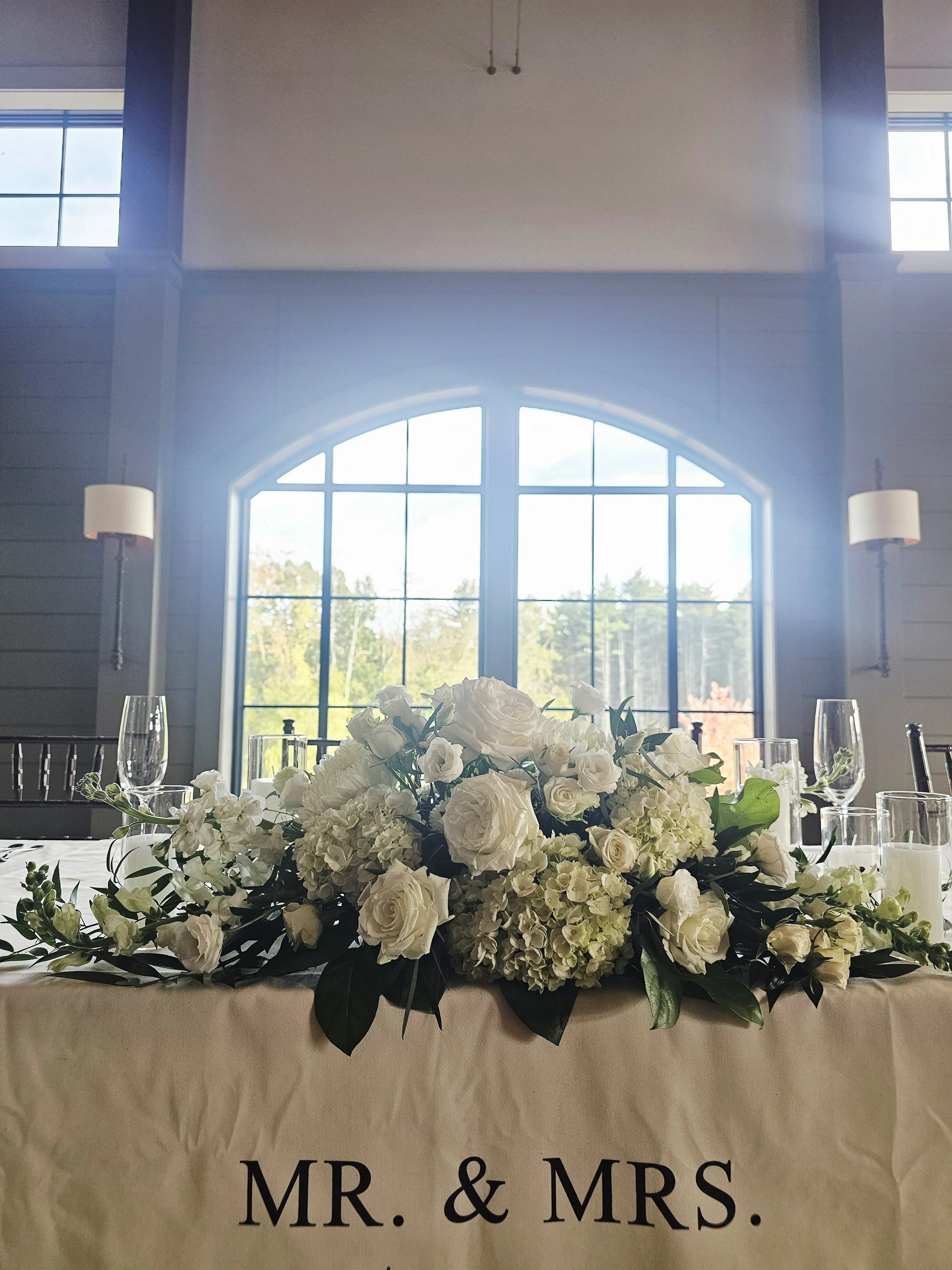 sweetheart table white Flowers wedding